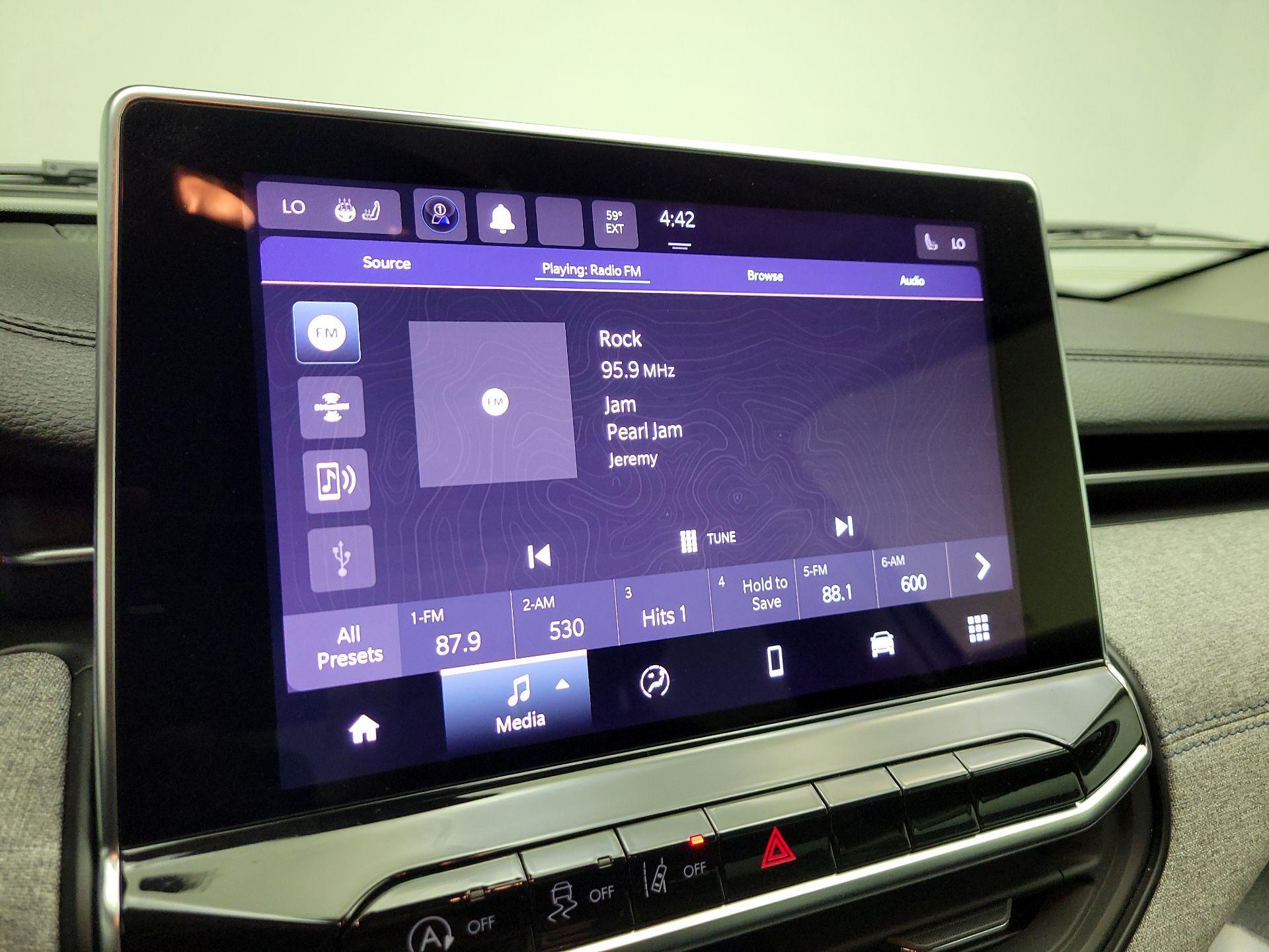 Thumbnail: 2022 Jeep Compass - 13