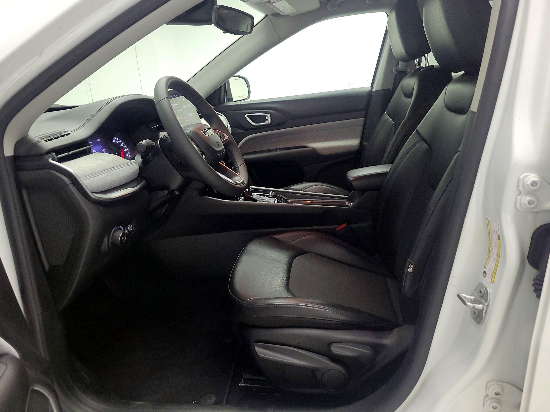 Thumbnail: 2022 Jeep Compass - 11