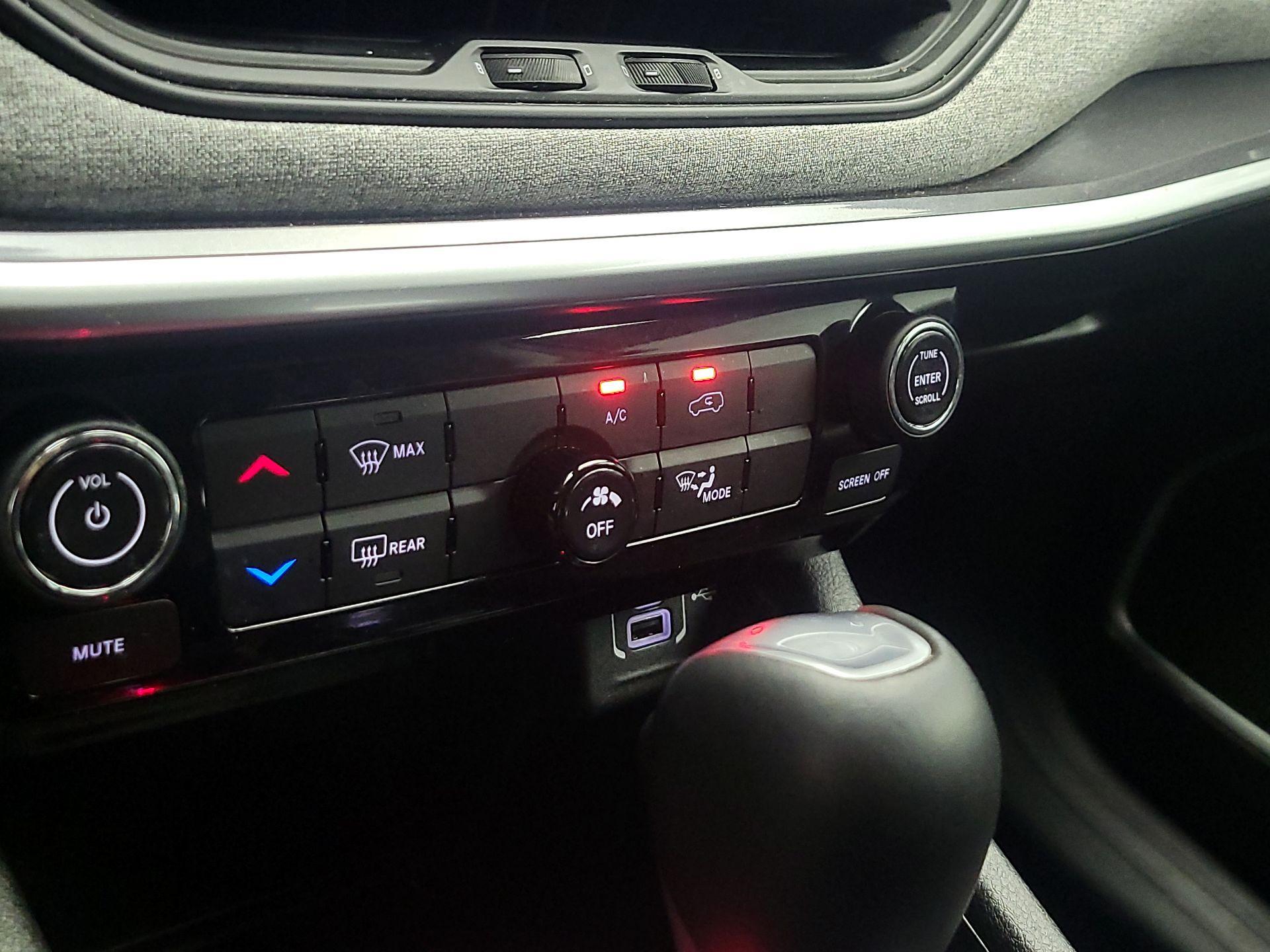 Thumbnail: 2022 Jeep Compass - 16