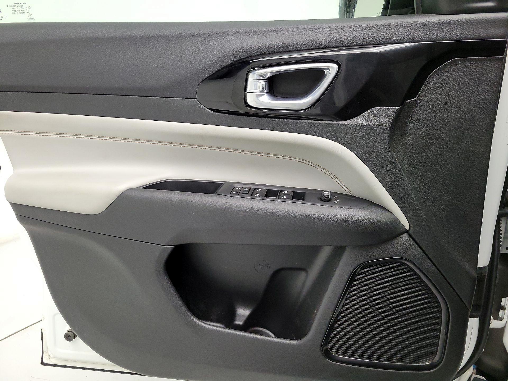 Thumbnail: 2023 Jeep Compass - 12