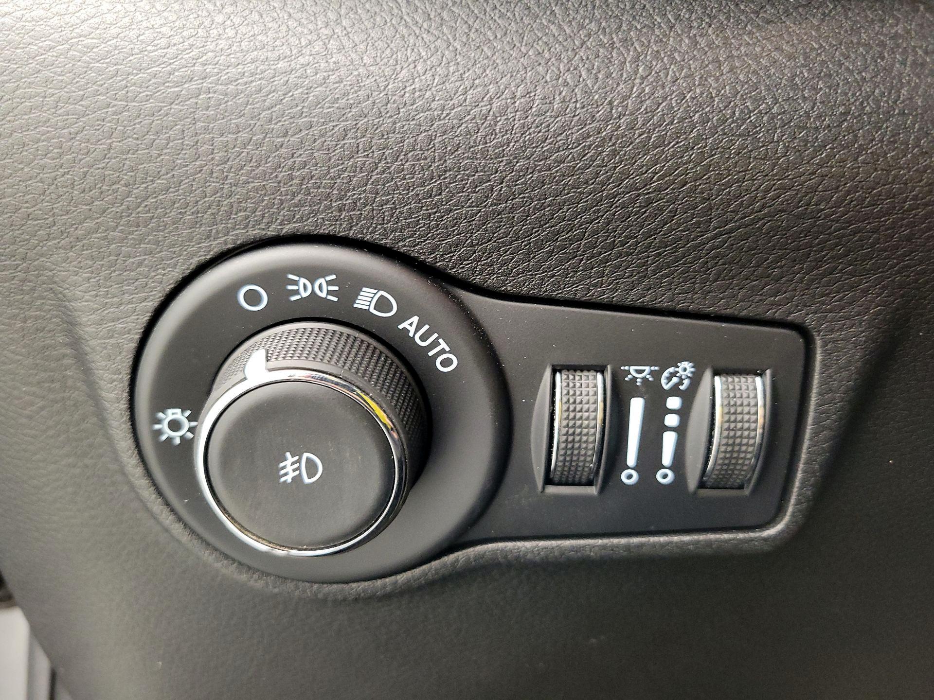 Thumbnail: 2022 Jeep Compass - 13