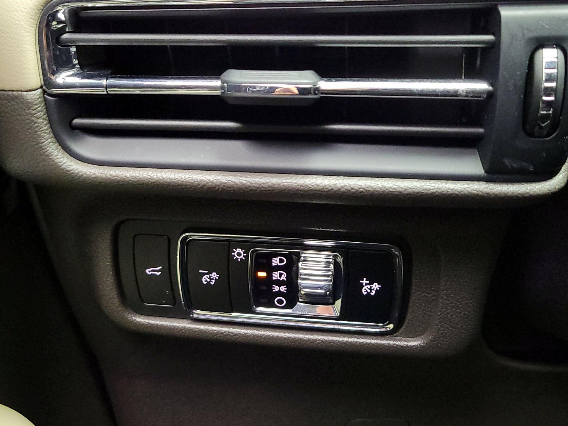 Thumbnail: 2024 Lincoln Corsair - 13