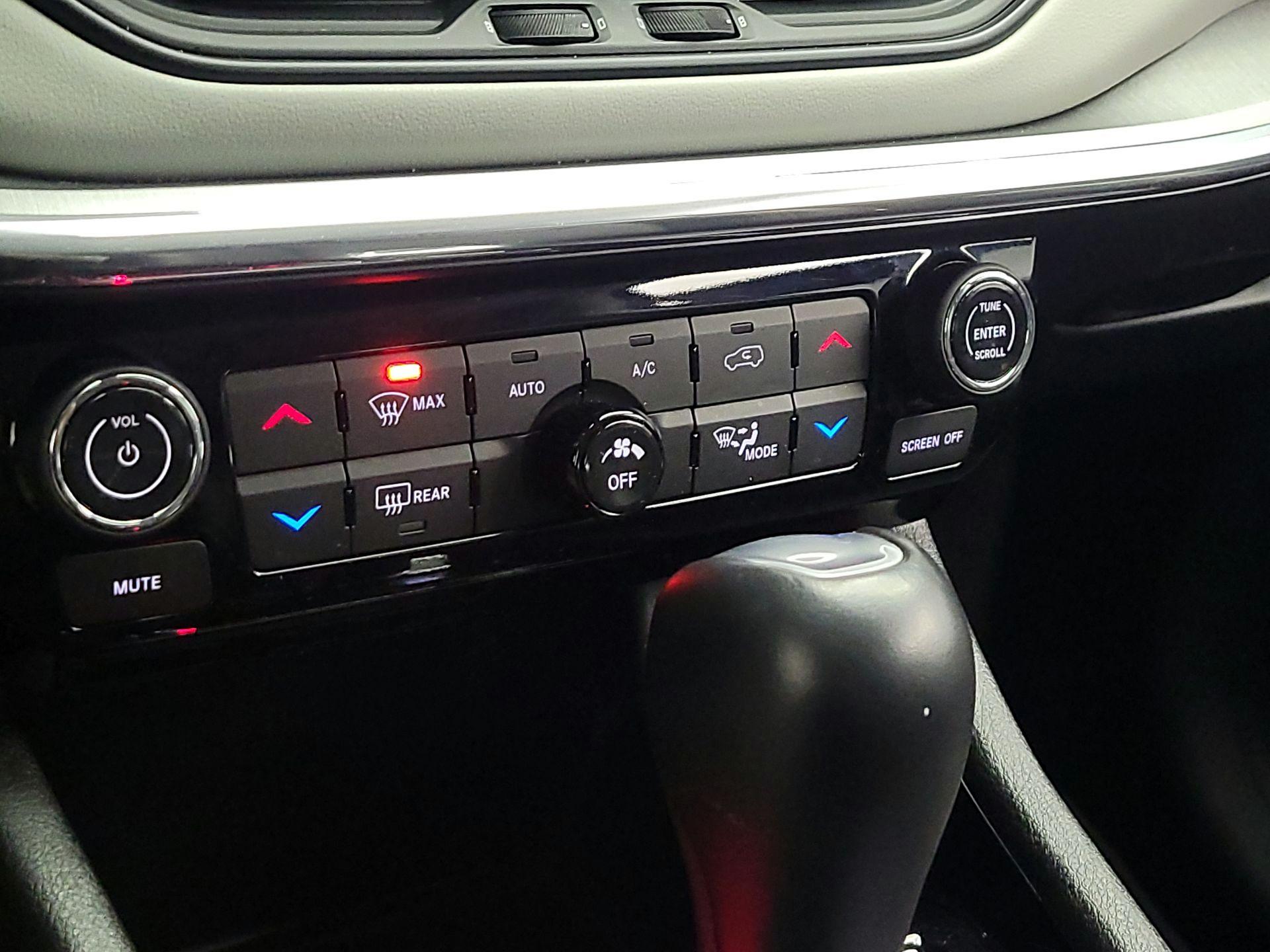 Thumbnail: 2022 Jeep Compass - 16