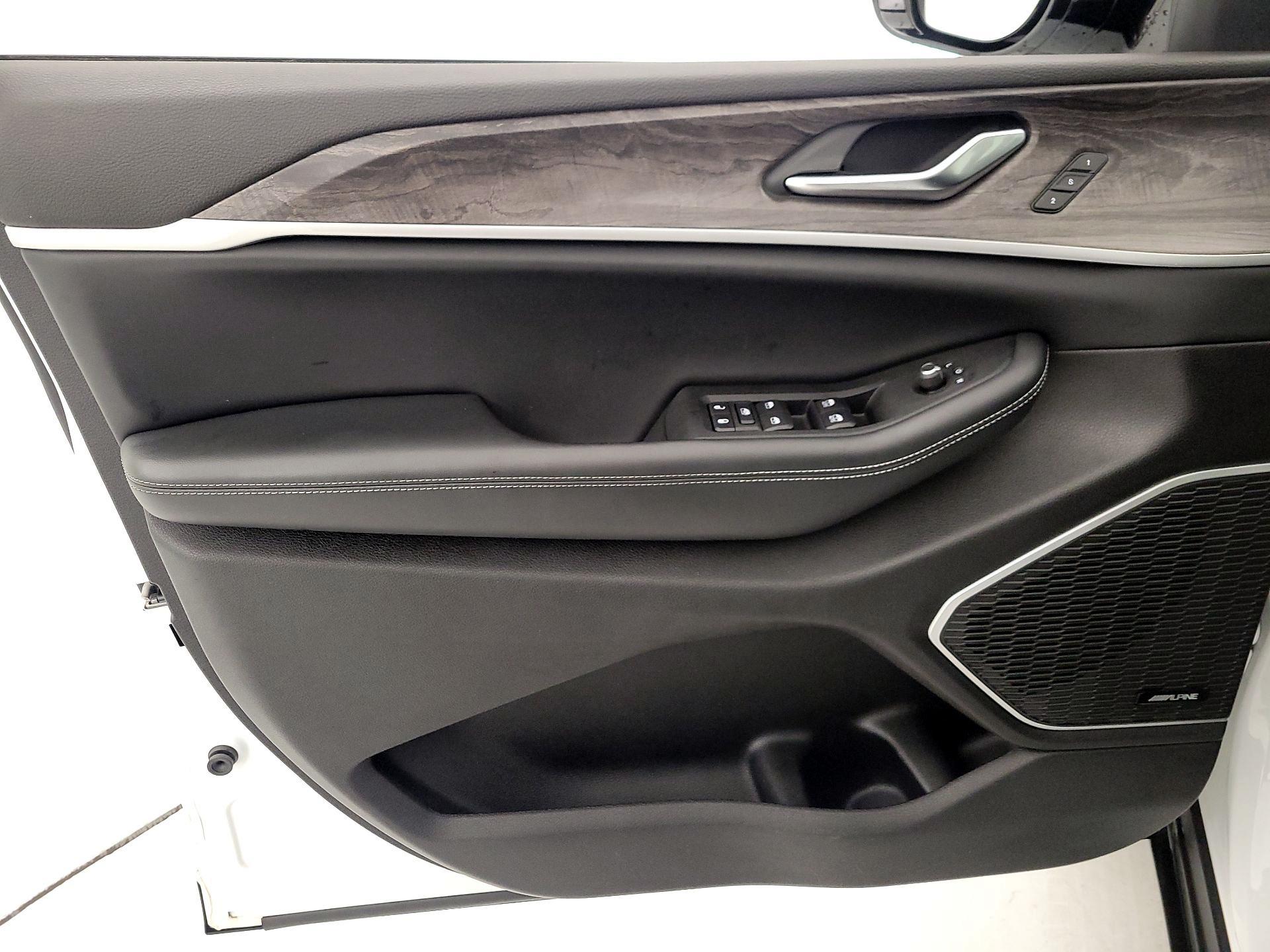 Thumbnail: 2023 Jeep Grand Cherokee L - 12