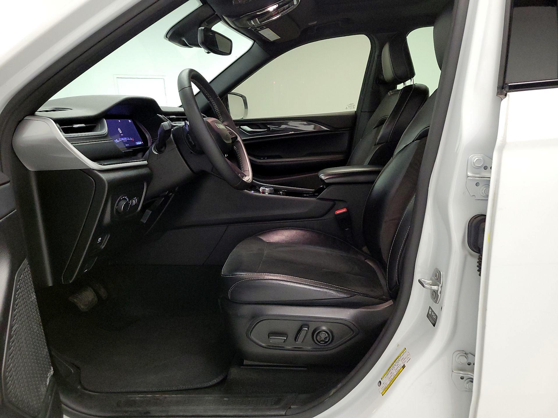 Thumbnail: 2023 Jeep Grand Cherokee L - 11