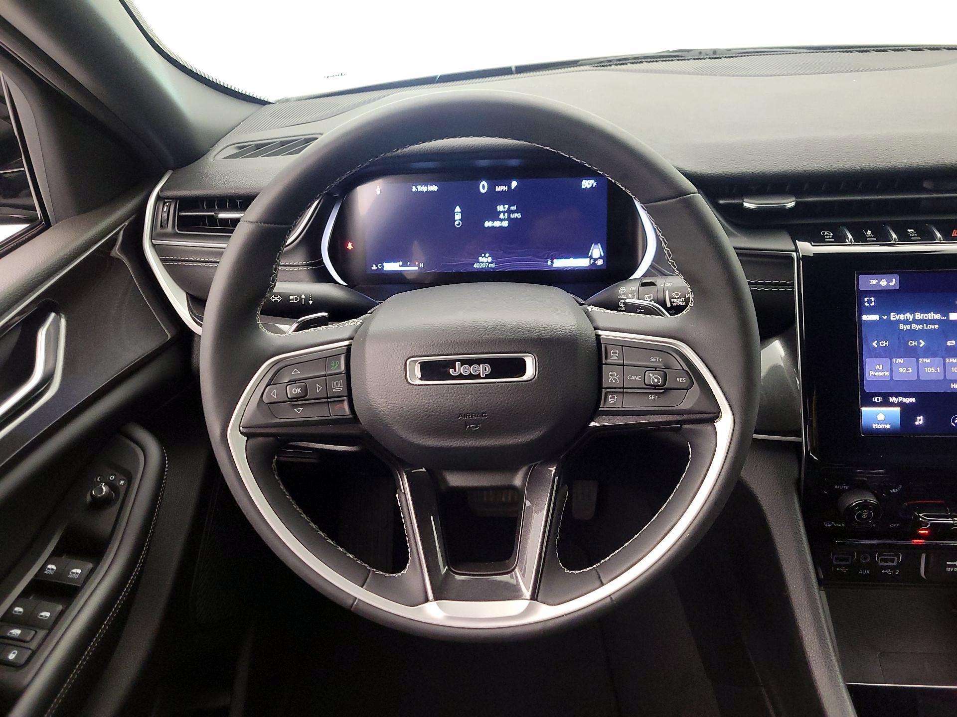 Thumbnail: 2023 Jeep Grand Cherokee - 10