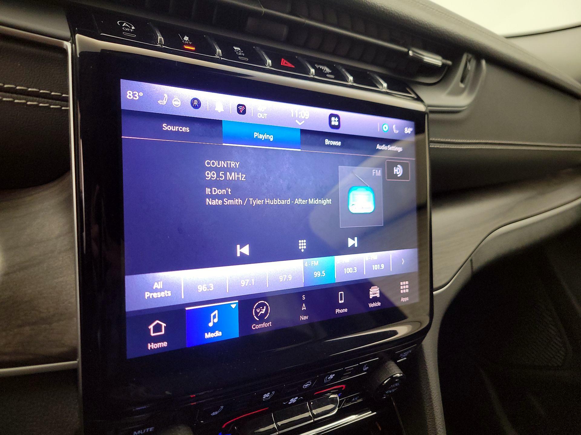 Thumbnail: 2023 Jeep Grand Cherokee - 16