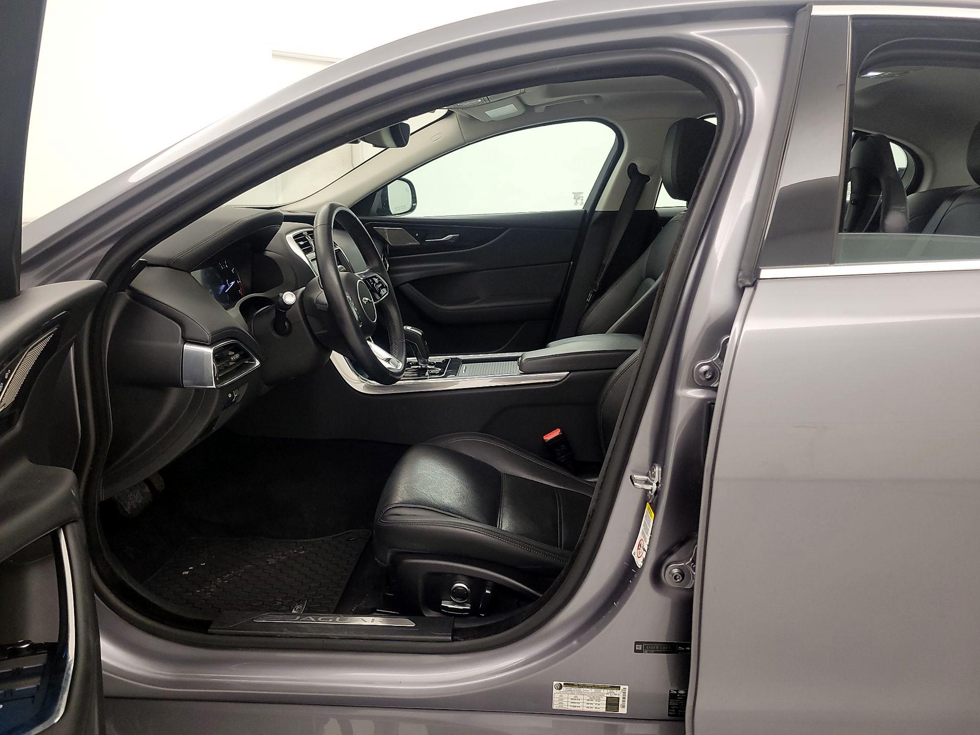 Thumbnail: 2020 Jaguar XE - 11