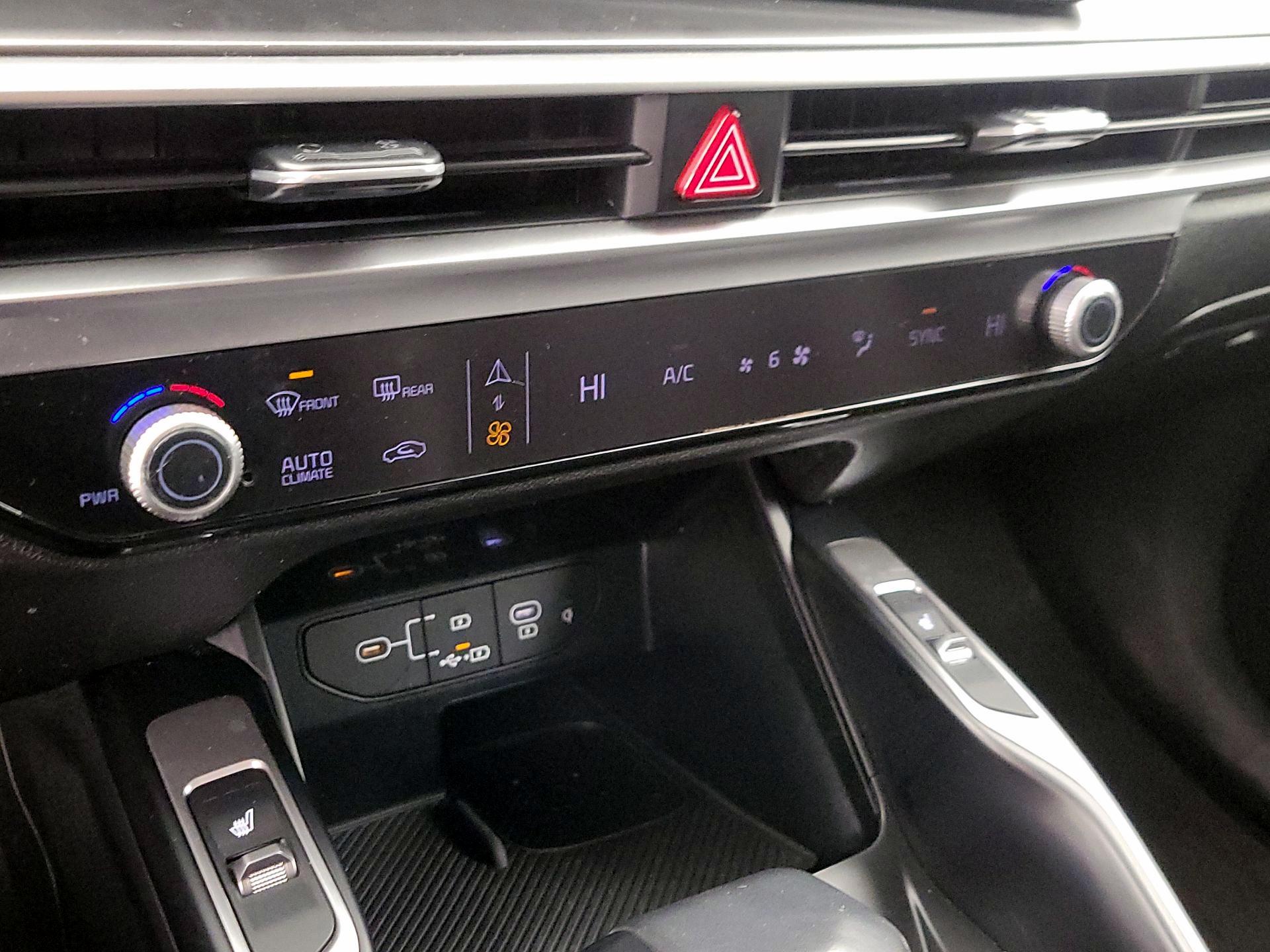 Thumbnail: 2024 Kia Sorento - 16