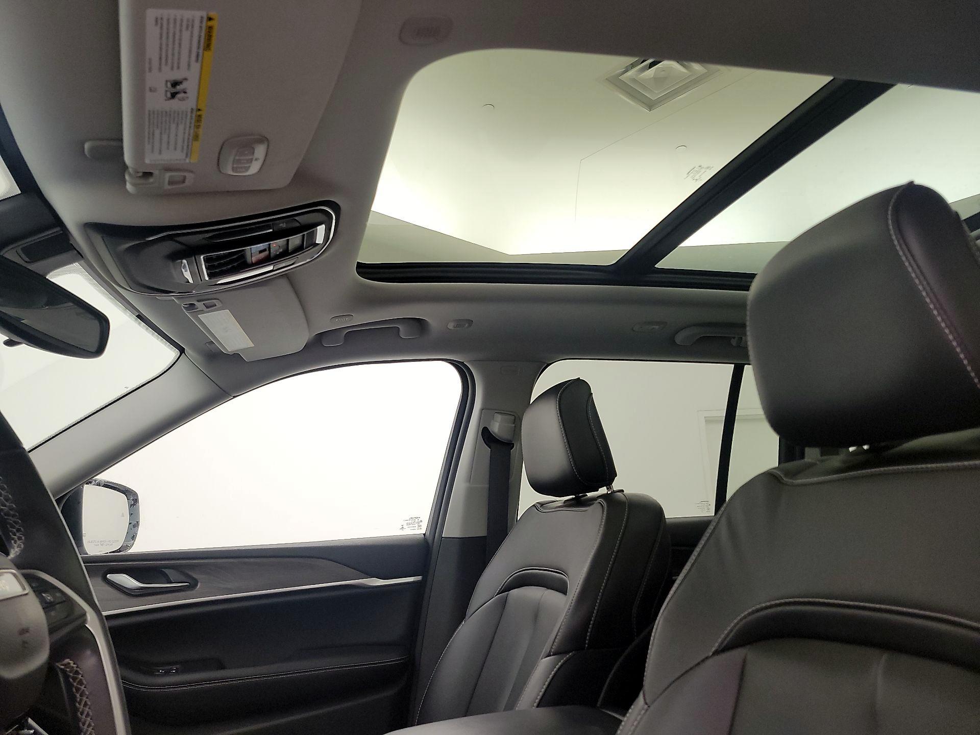 Thumbnail: 2023 Jeep Grand Cherokee - 20