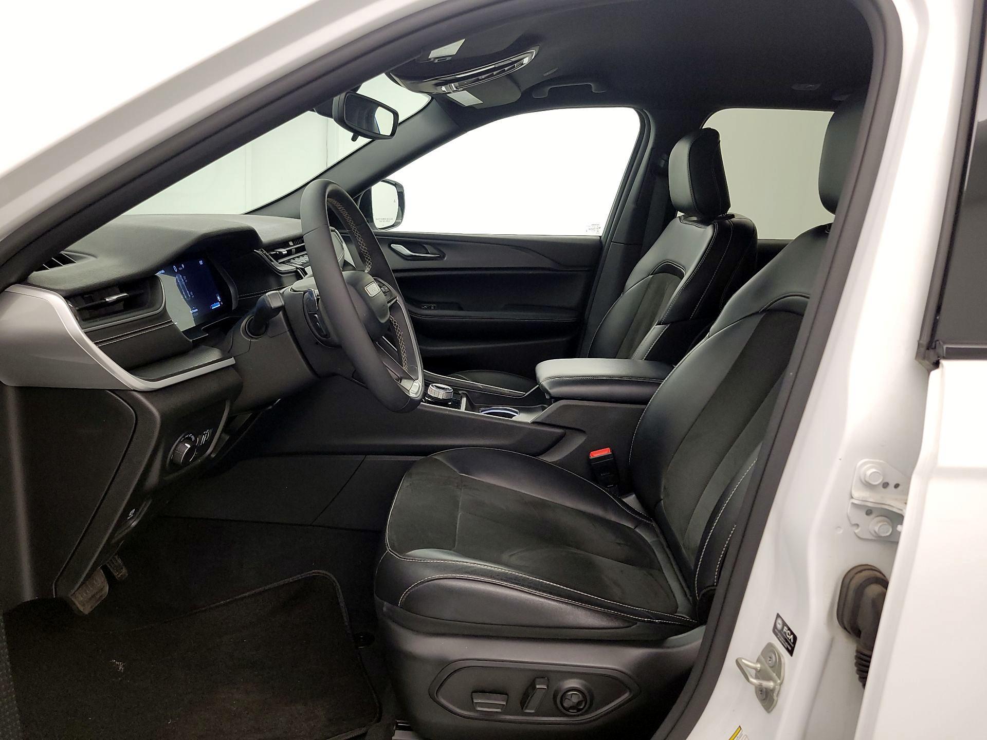 Thumbnail: 2023 Jeep Grand Cherokee - 11