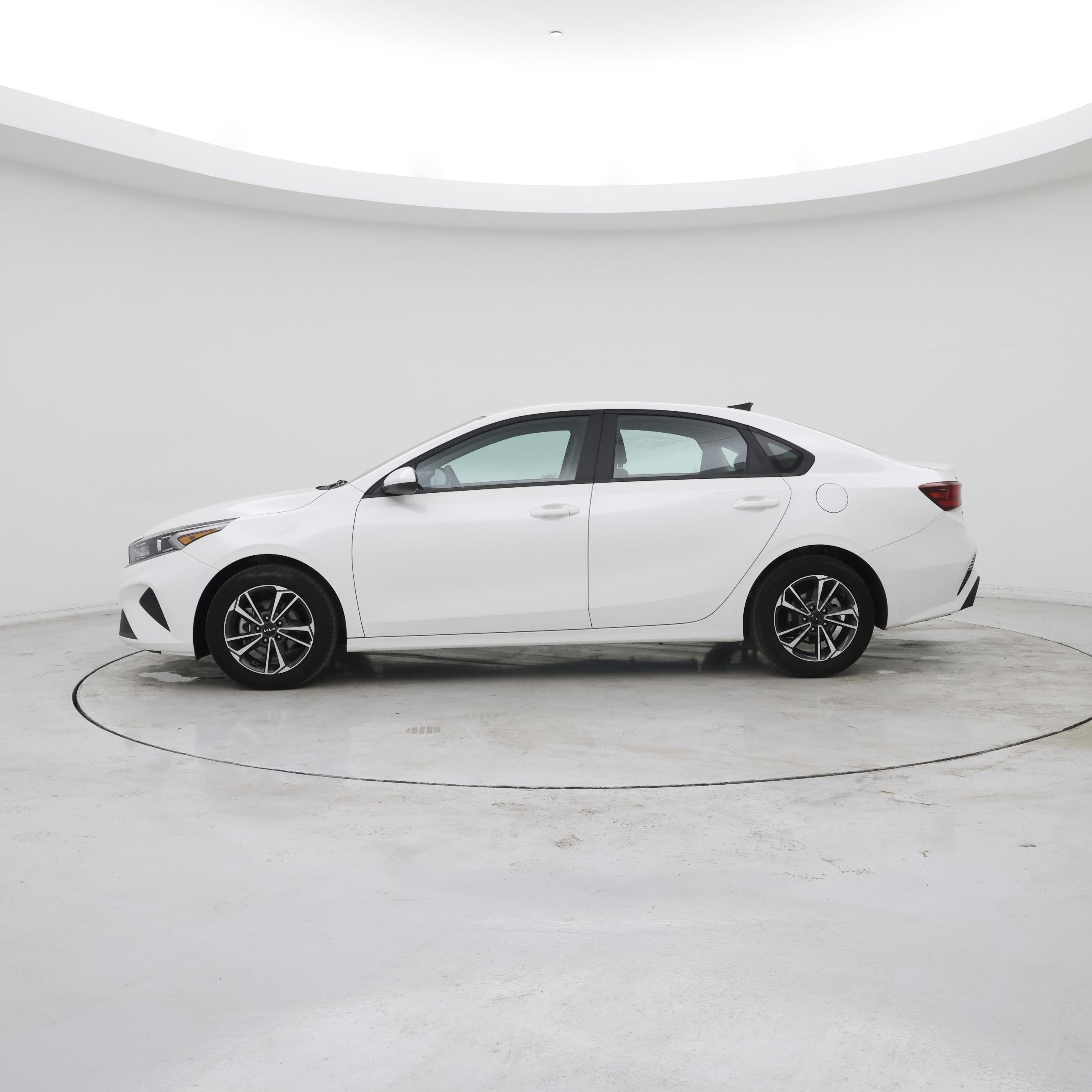 Thumbnail: 2024 Kia Forte - 3