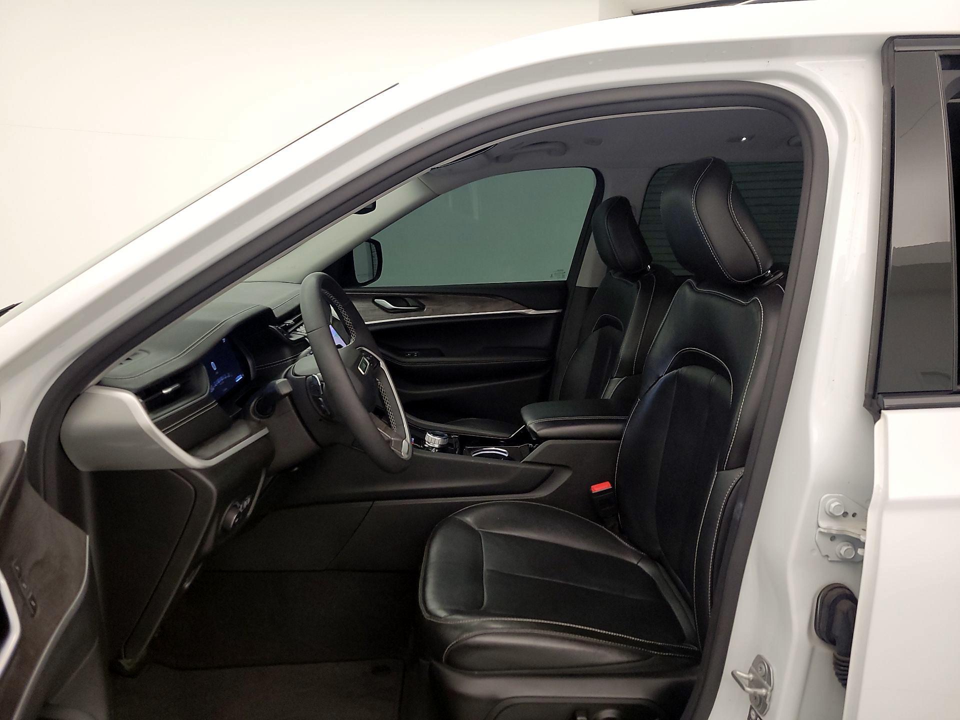 Thumbnail: 2023 Jeep Grand Cherokee L - 11