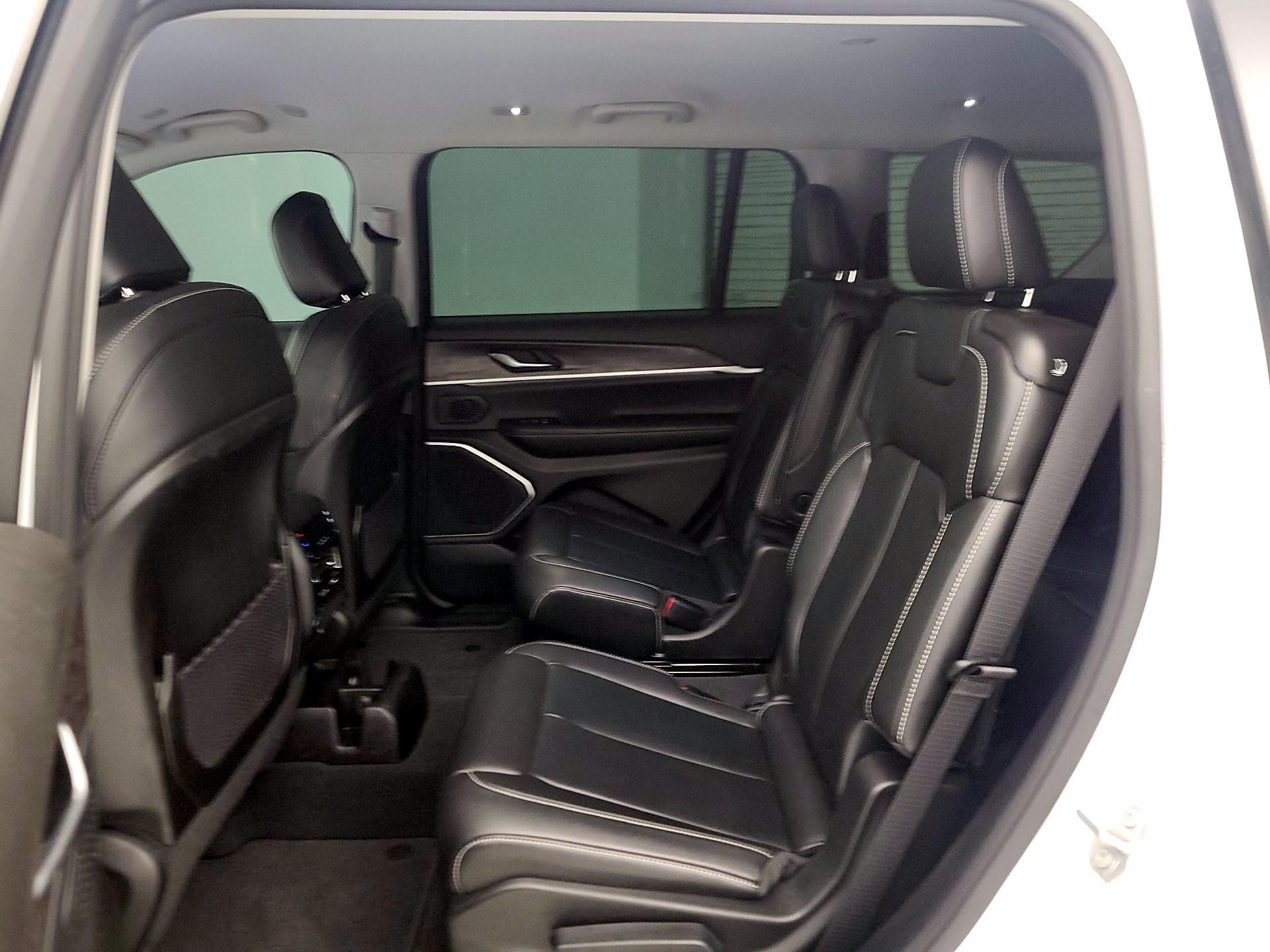 Thumbnail: 2023 Jeep Grand Cherokee L - 20