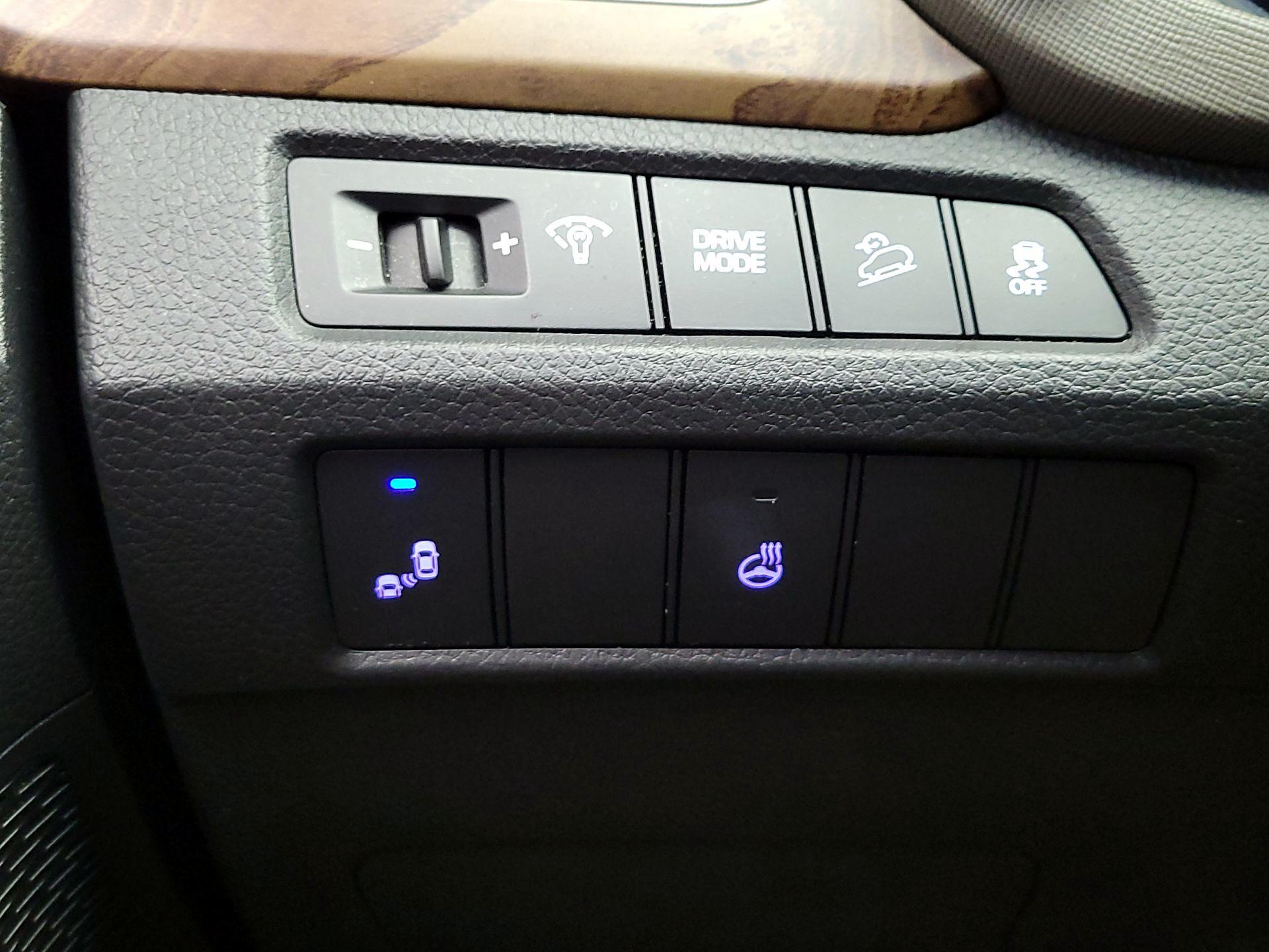 Thumbnail: 2018 Hyundai Santa Fe - 13