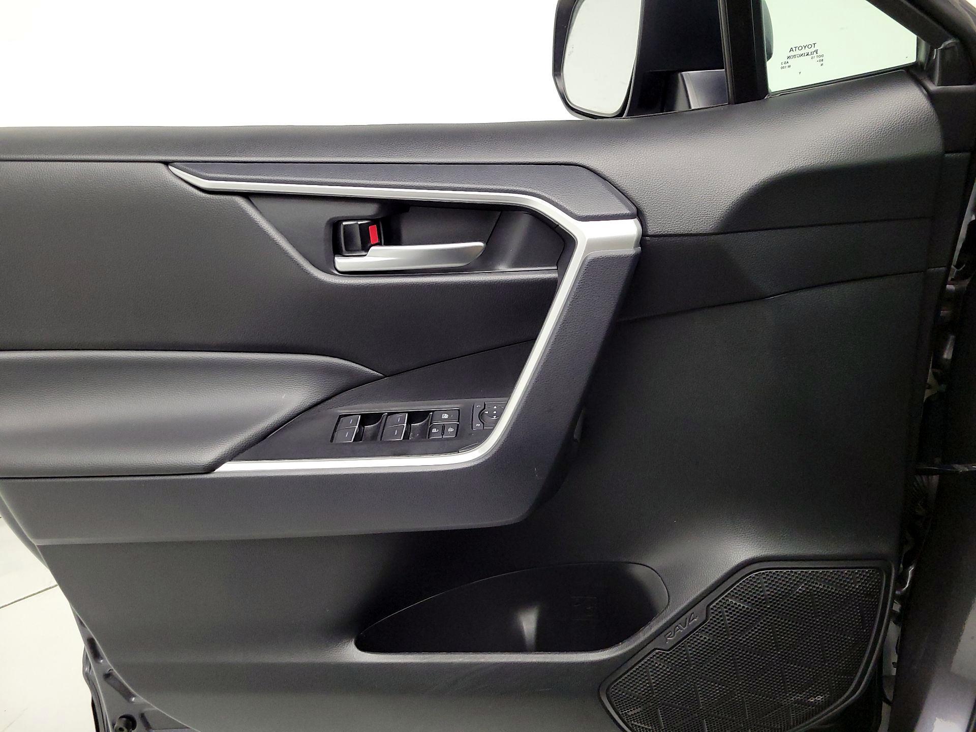 Thumbnail: 2025 Toyota RAV4 - 12