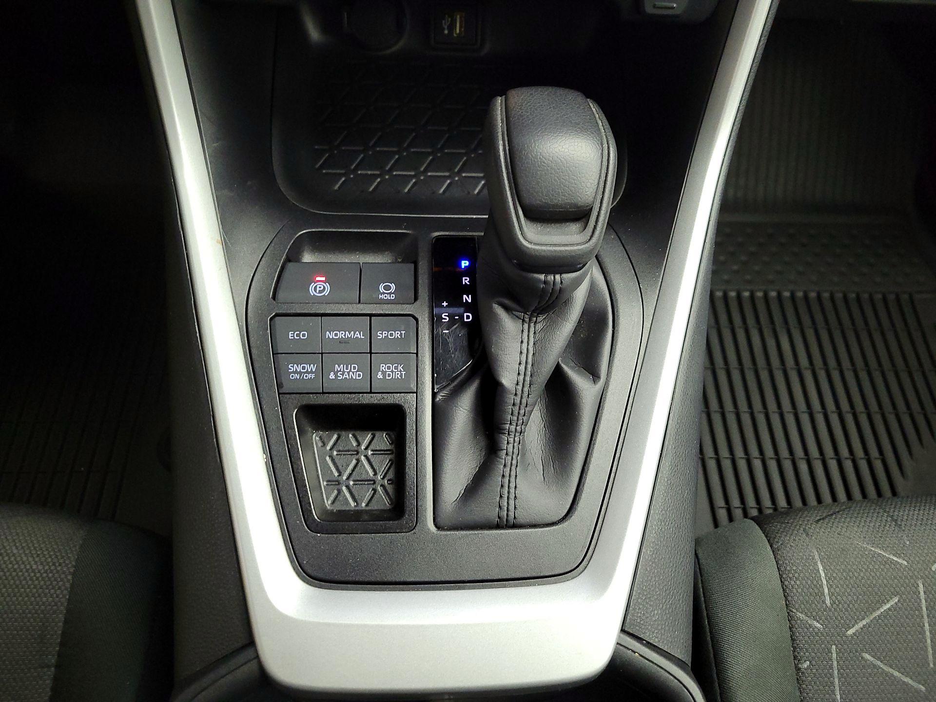 Thumbnail: 2025 Toyota RAV4 - 17