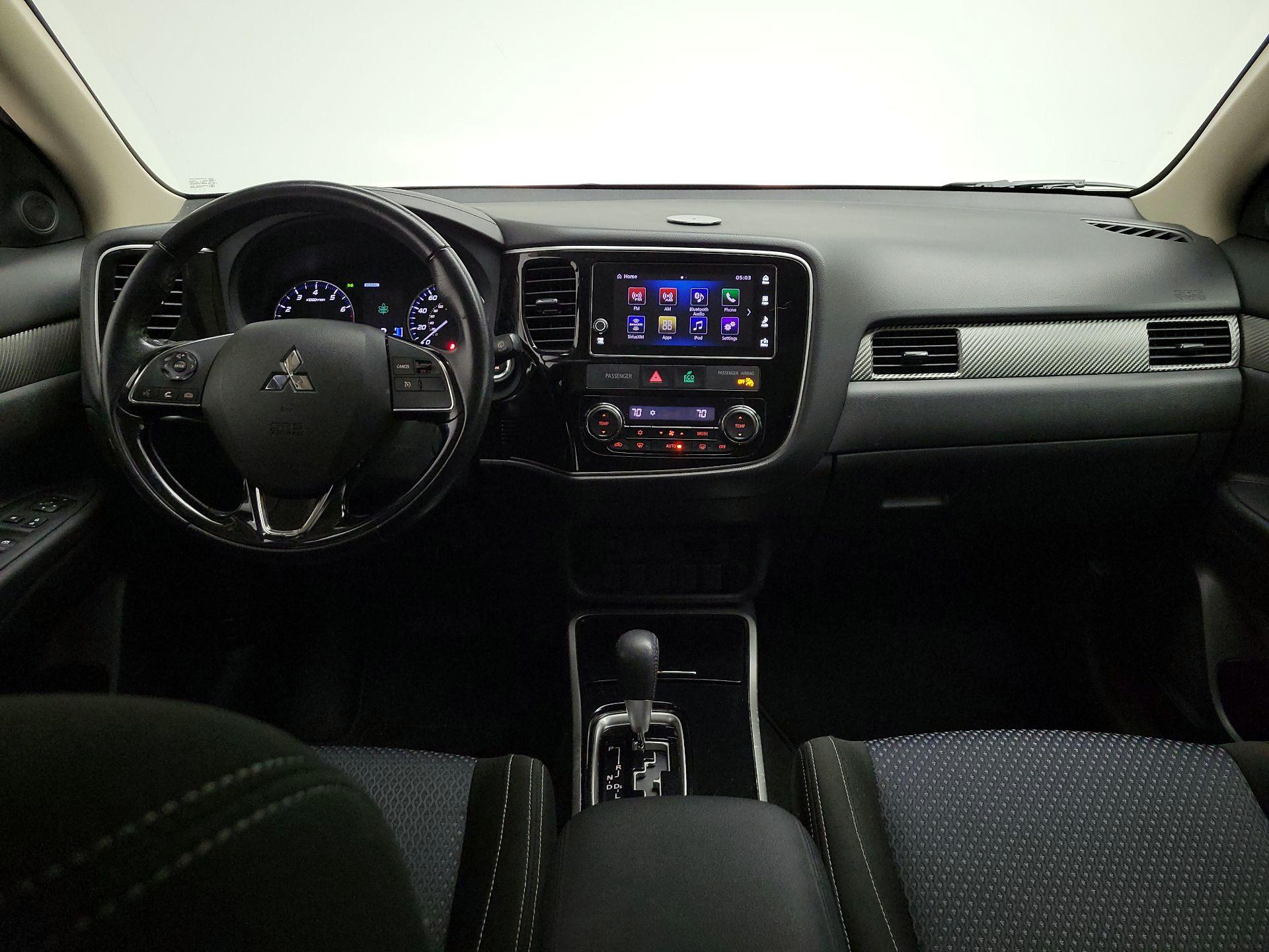 Thumbnail: 2017 Mitsubishi Outlander - 9