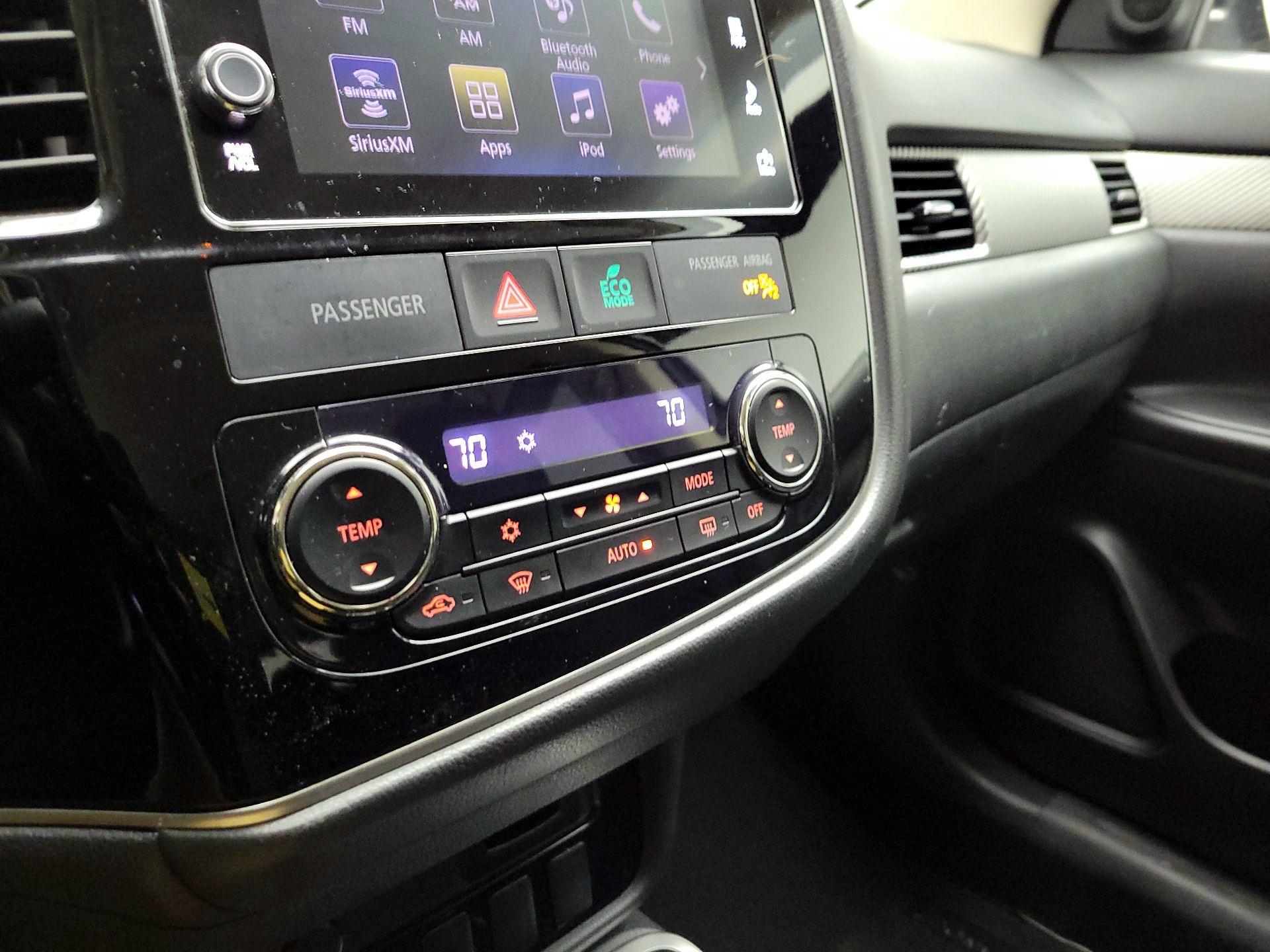 Thumbnail: 2017 Mitsubishi Outlander - 15