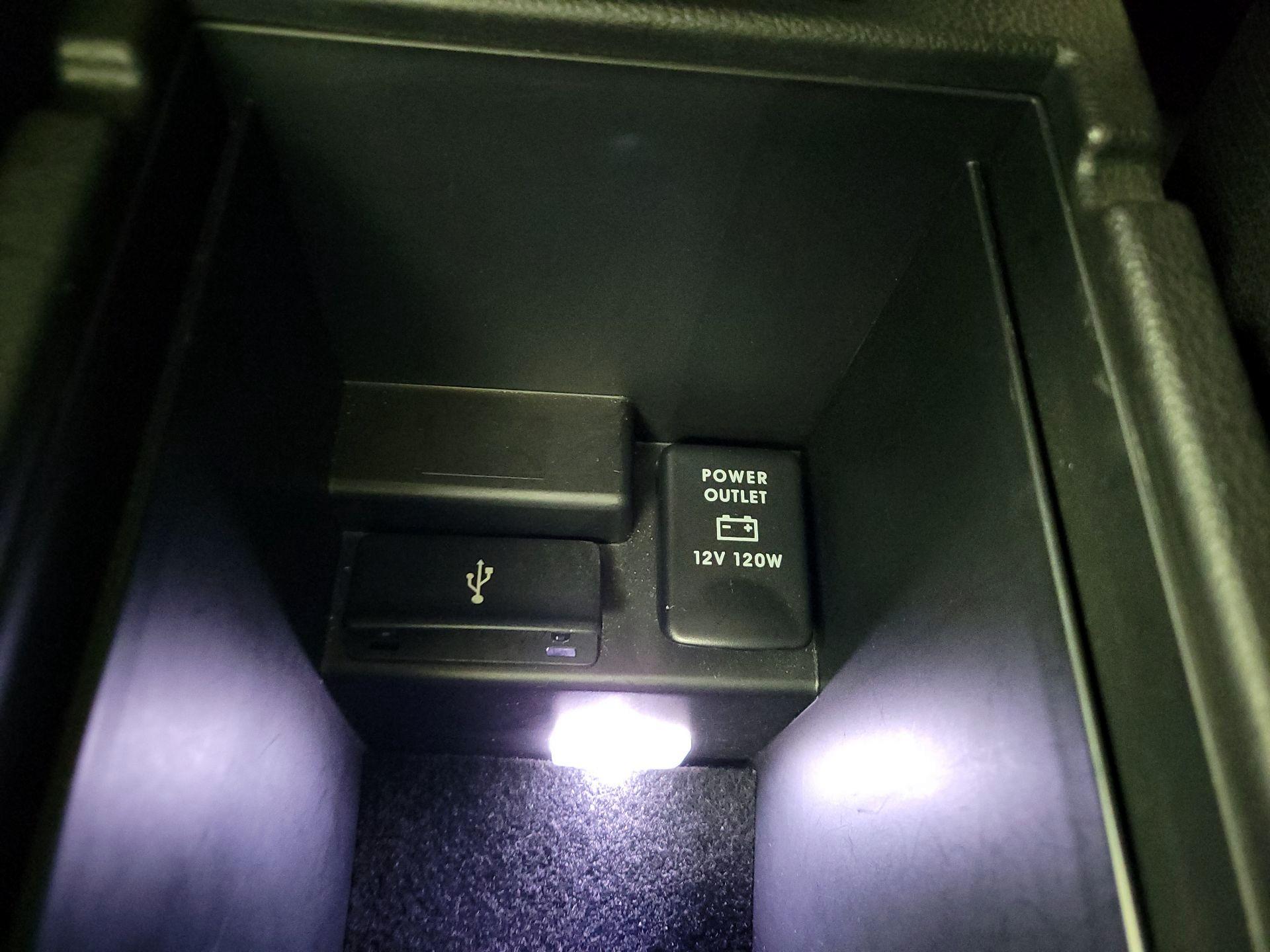 Thumbnail: 2017 Mitsubishi Outlander - 17