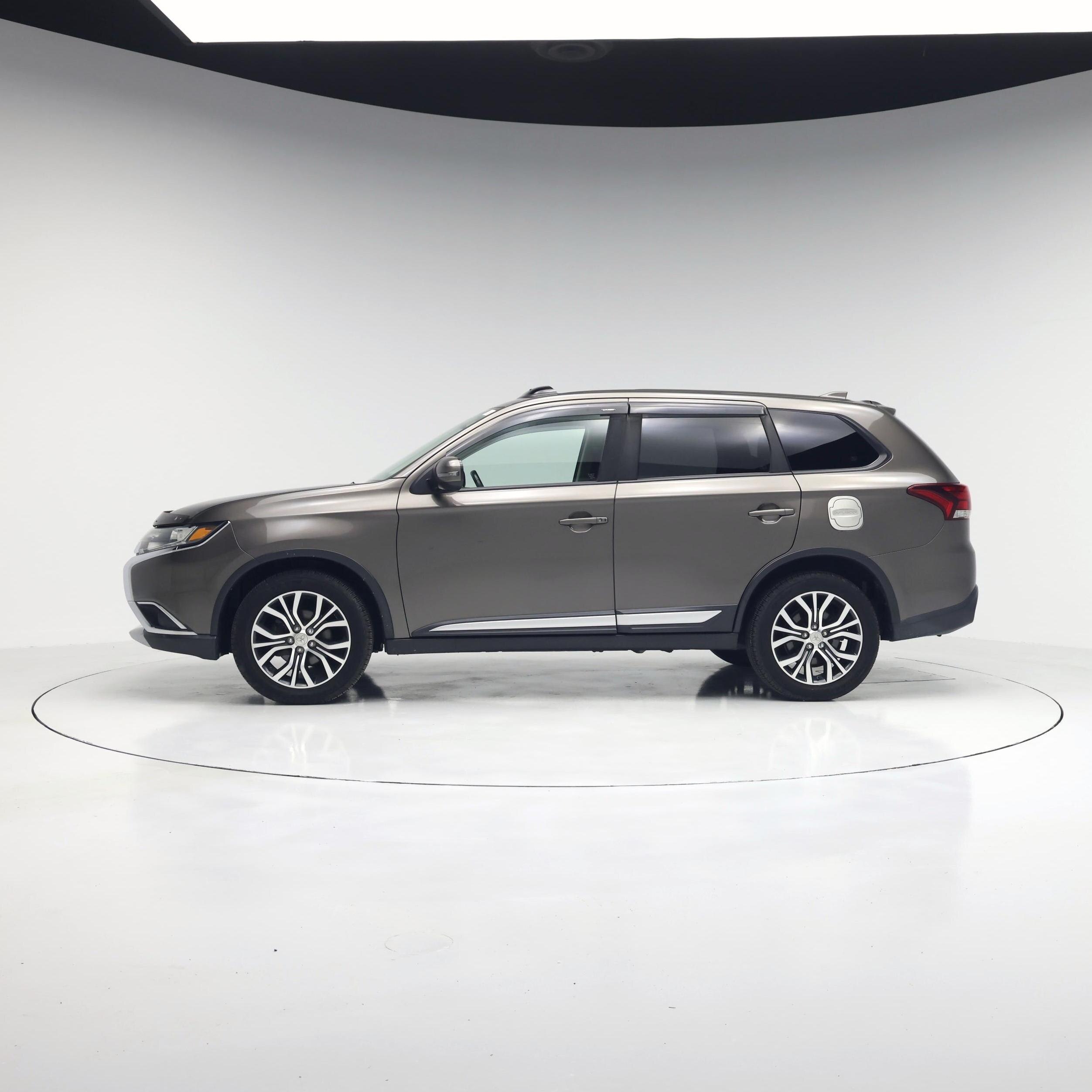 Thumbnail: 2017 Mitsubishi Outlander - 3