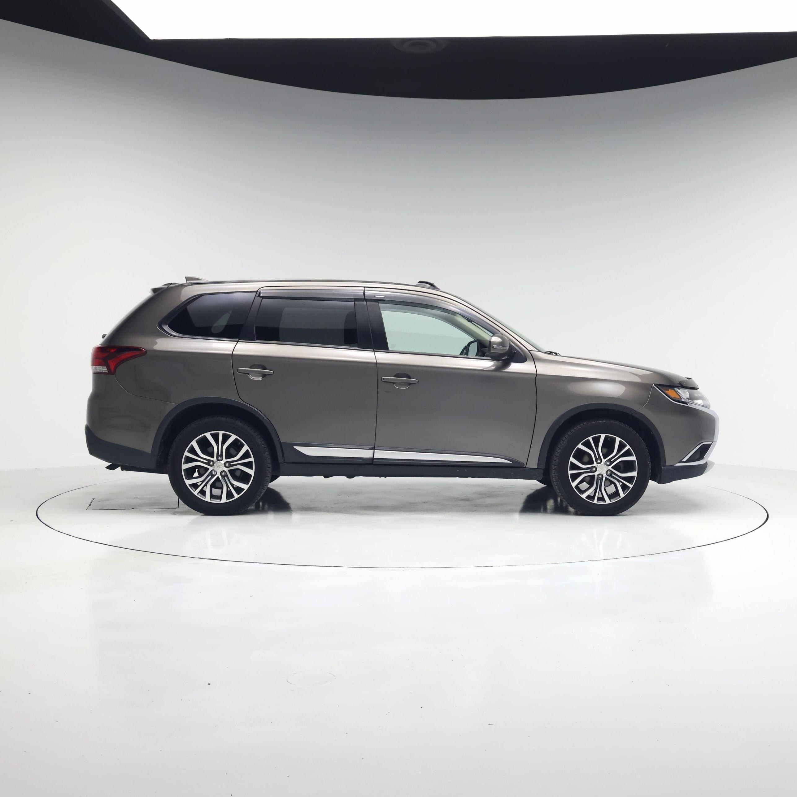 Thumbnail: 2017 Mitsubishi Outlander - 7