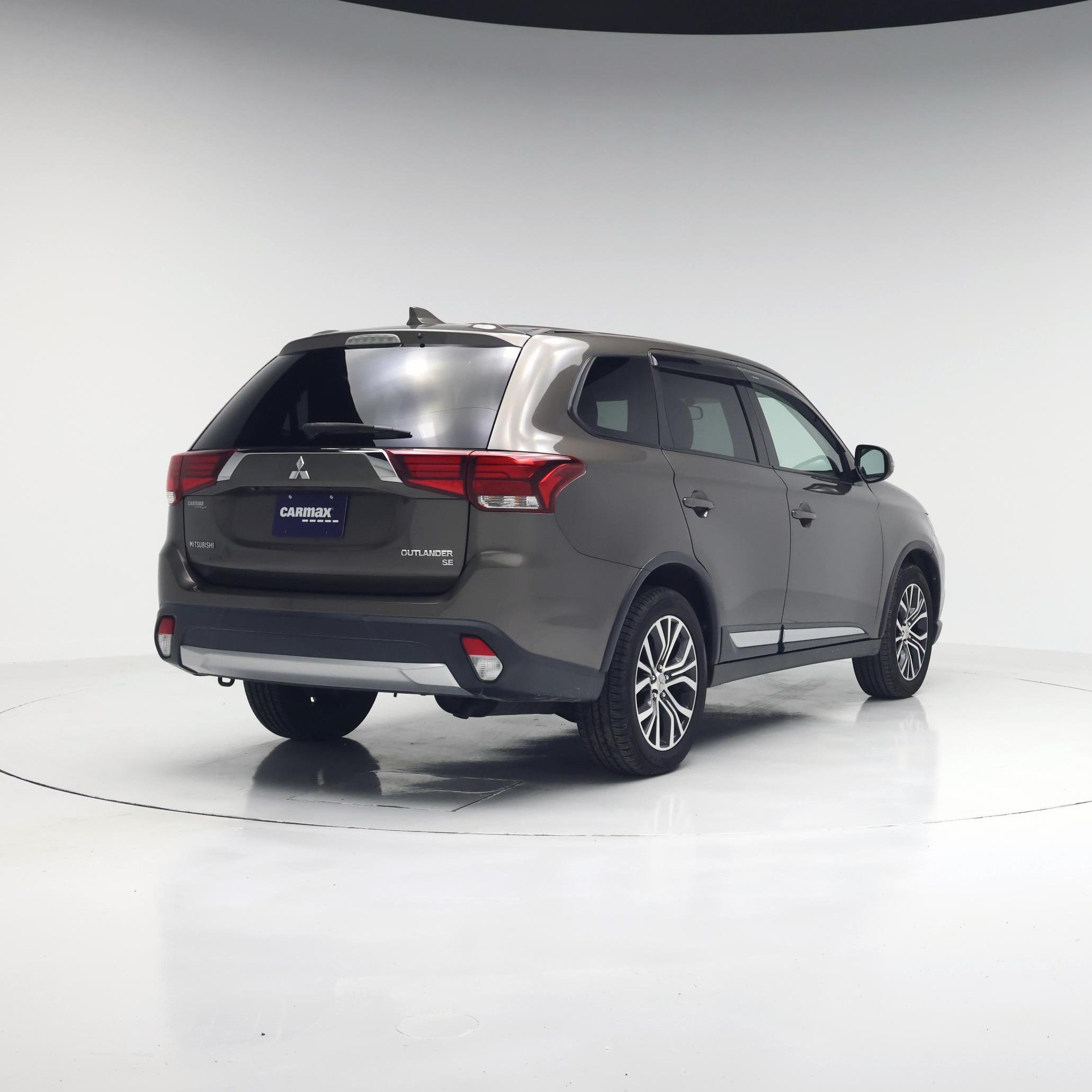 Thumbnail: 2017 Mitsubishi Outlander - 8