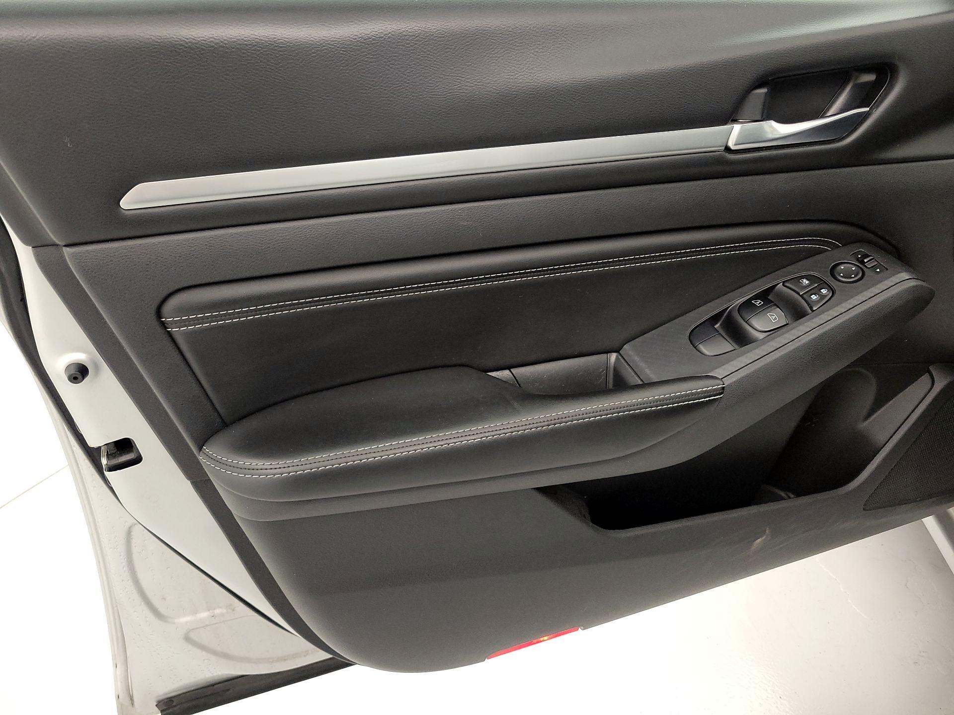 Thumbnail: 2019 Nissan Altima - 12