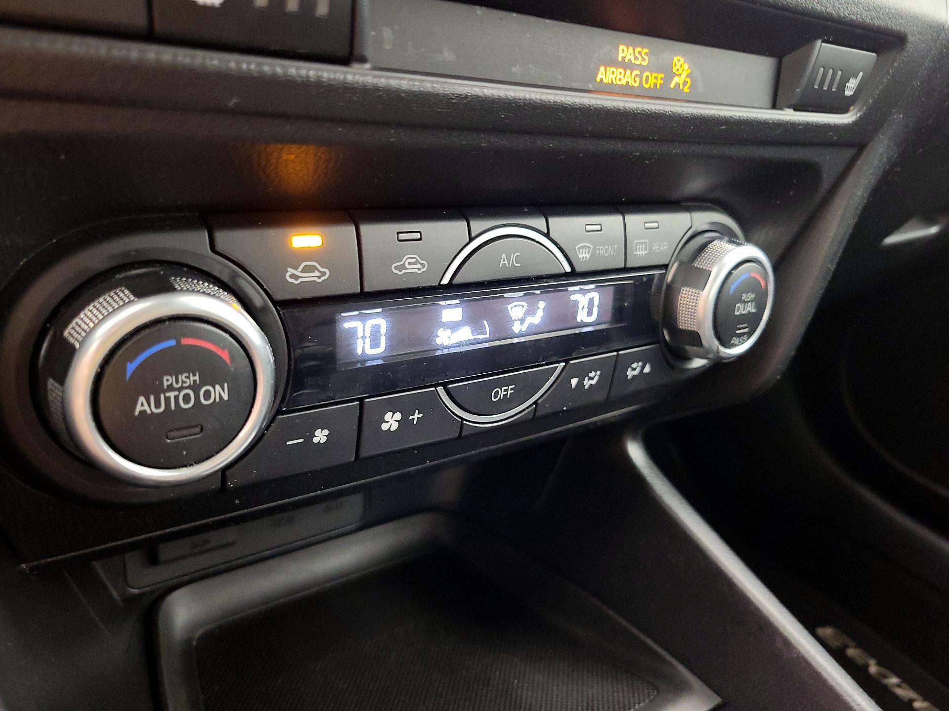 Thumbnail: 2018 Mazda Mazda3 - 17