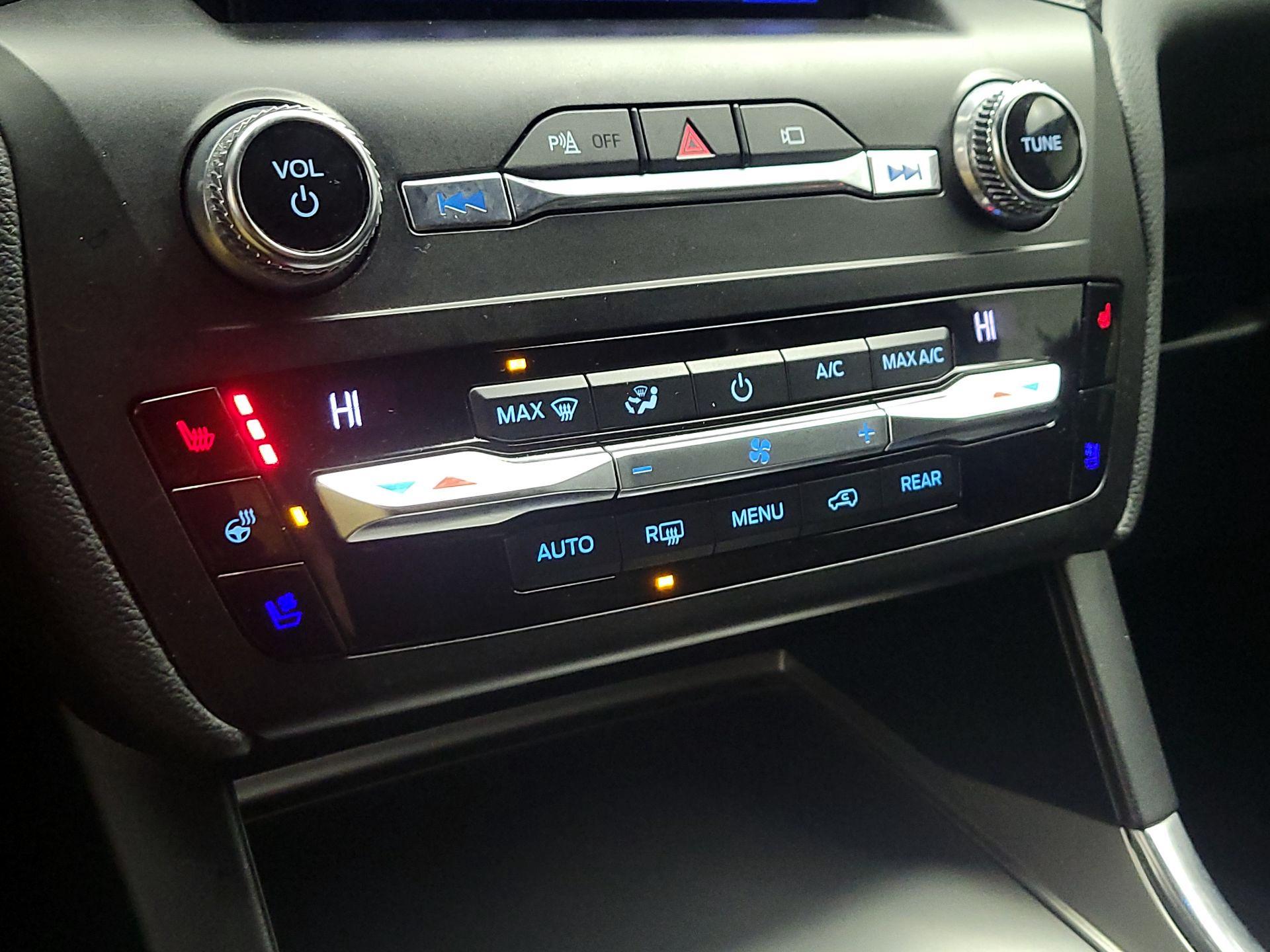 Thumbnail: 2020 Ford Explorer - 17