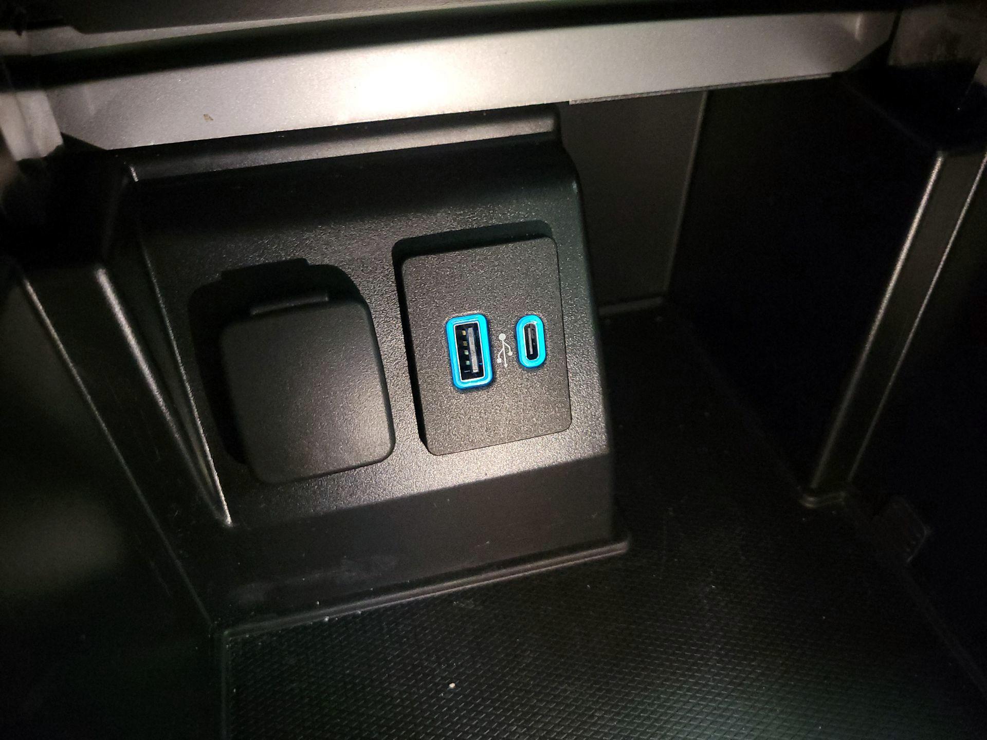 Thumbnail: 2020 Ford Explorer - 19