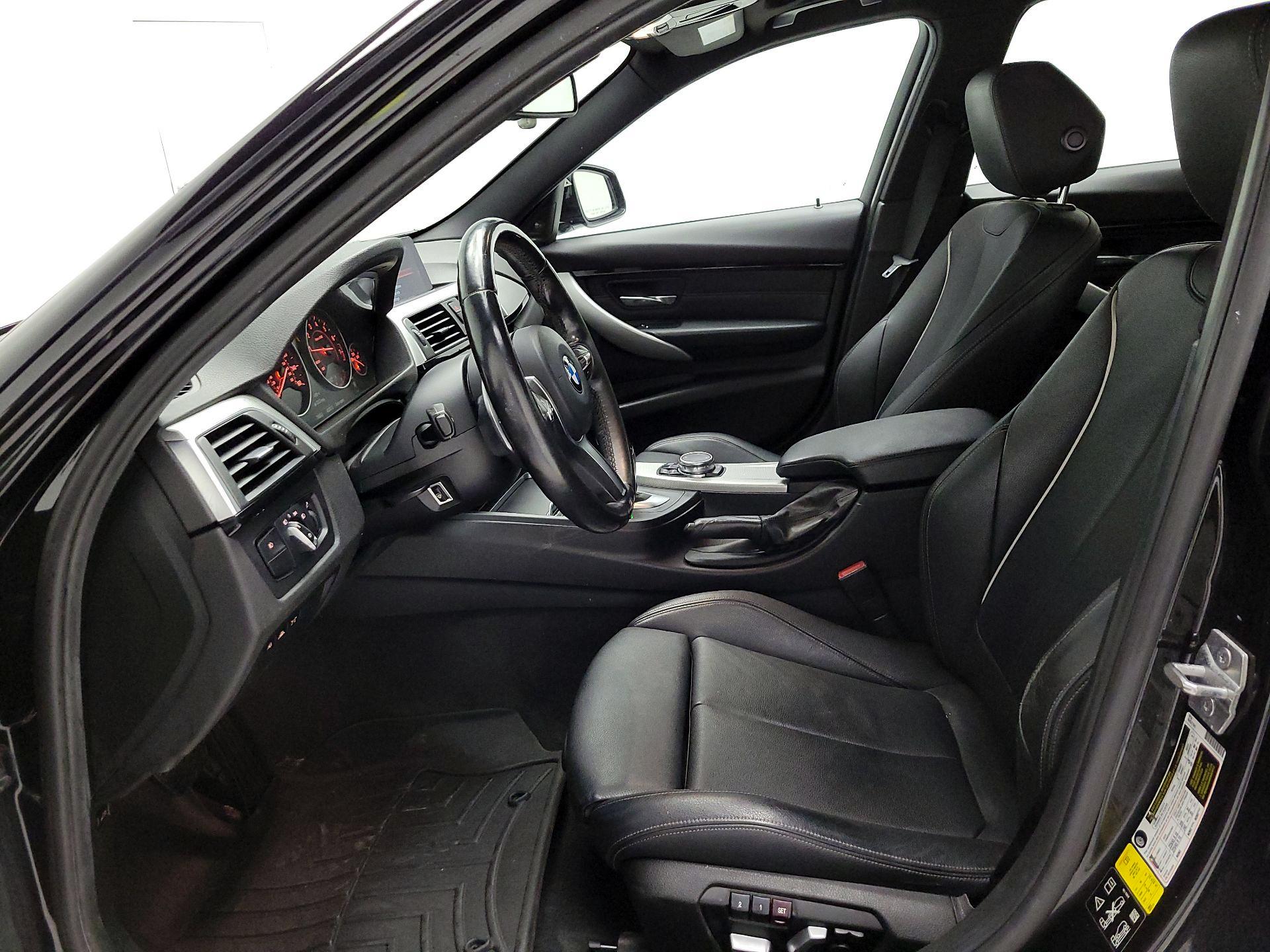 Thumbnail: 2016 BMW 3 Series - 11