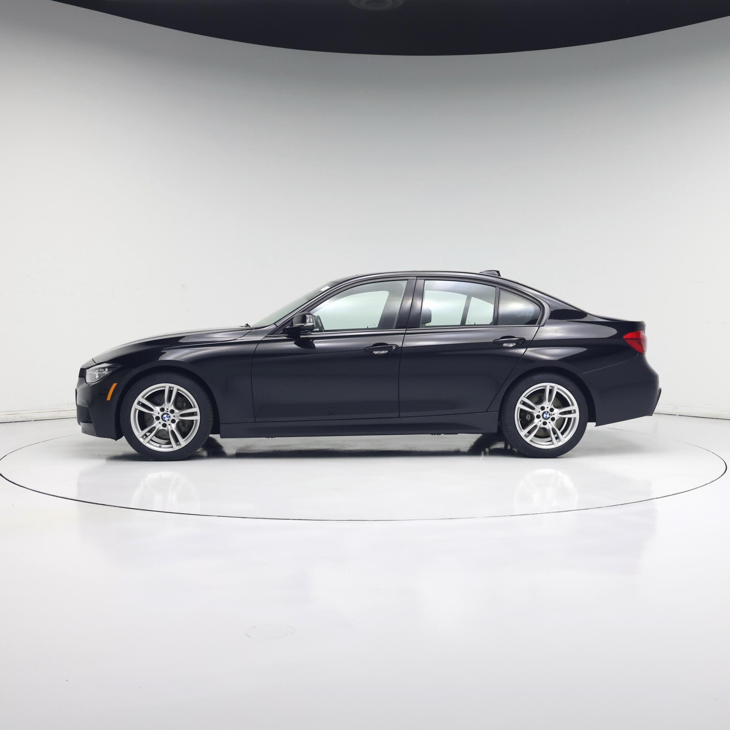 Thumbnail: 2016 BMW 3 Series - 3