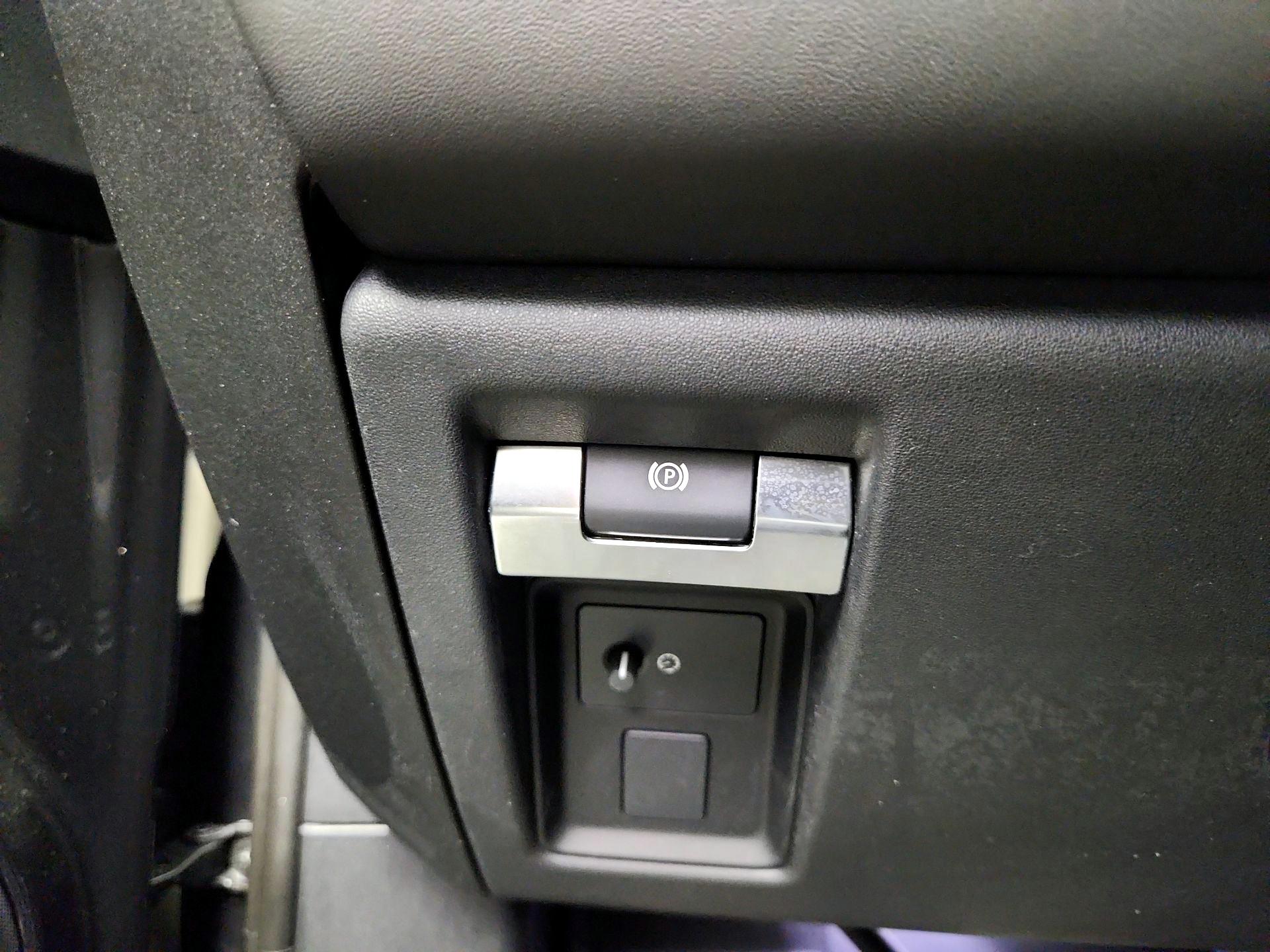 Thumbnail: 2024 Land Rover Defender - 13