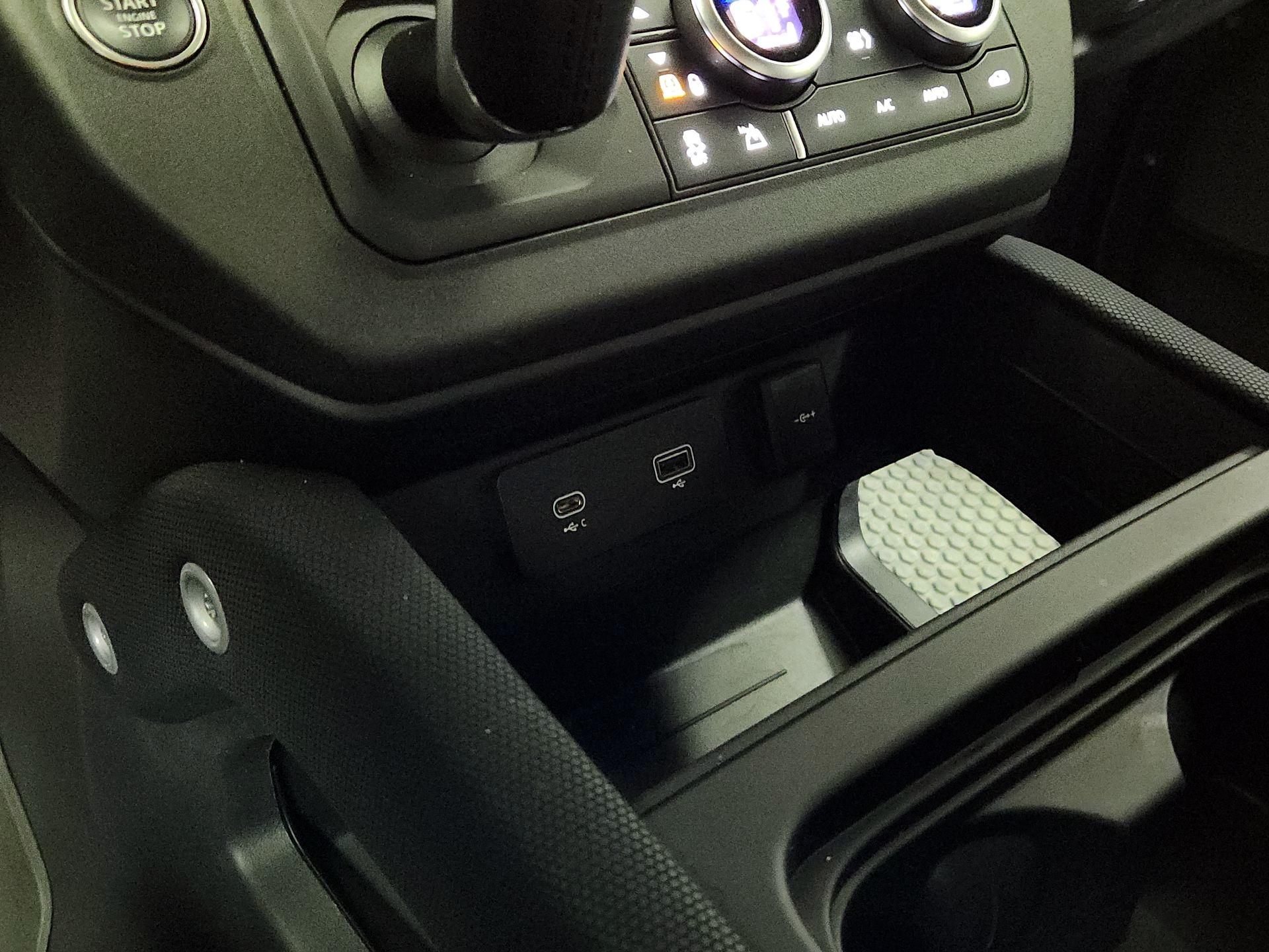 Thumbnail: 2024 Land Rover Defender - 19