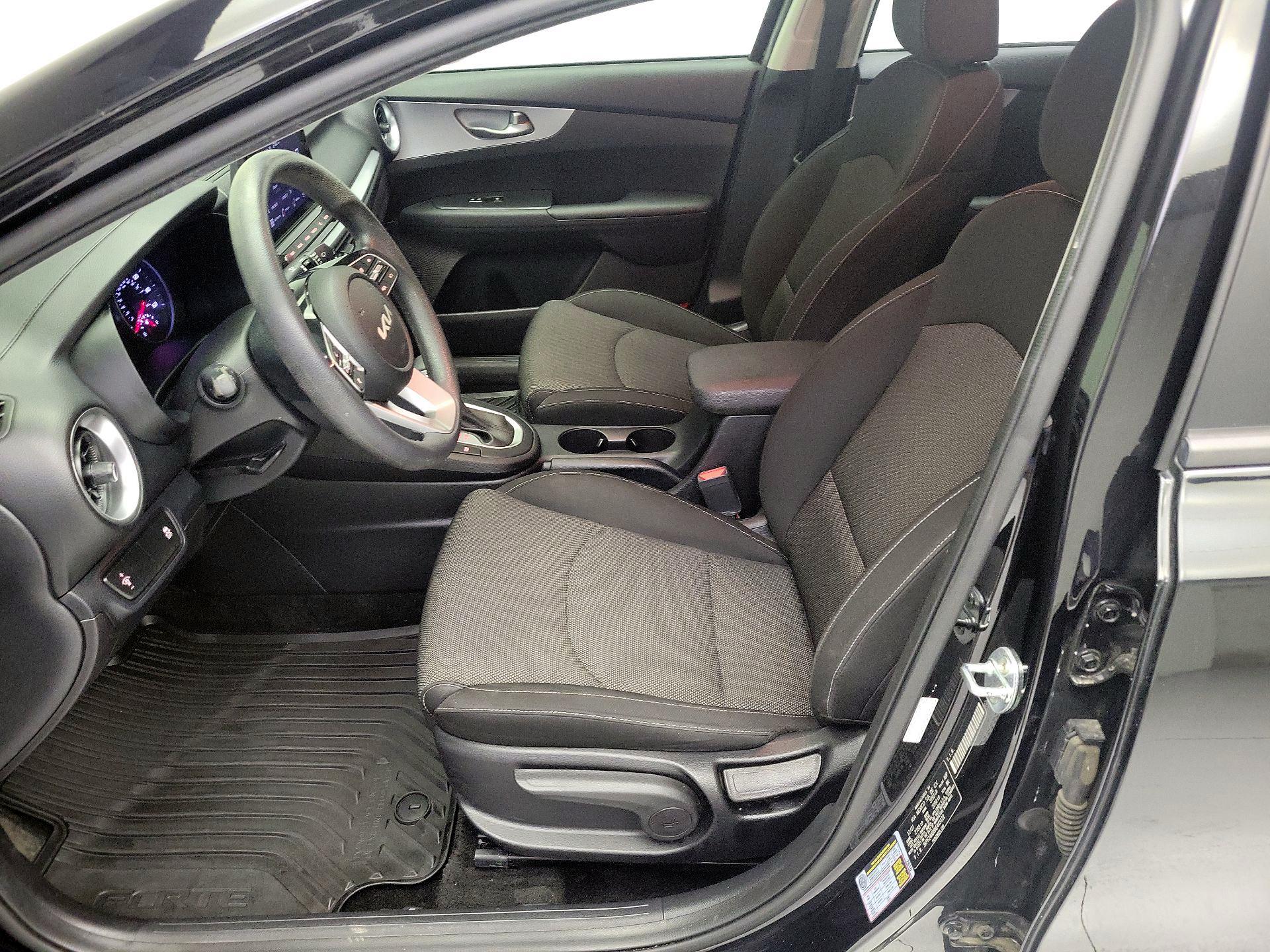 Thumbnail: 2022 Kia Forte - 11