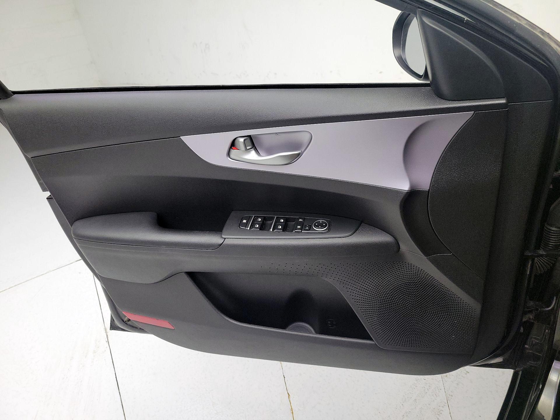 Thumbnail: 2022 Kia Forte - 12