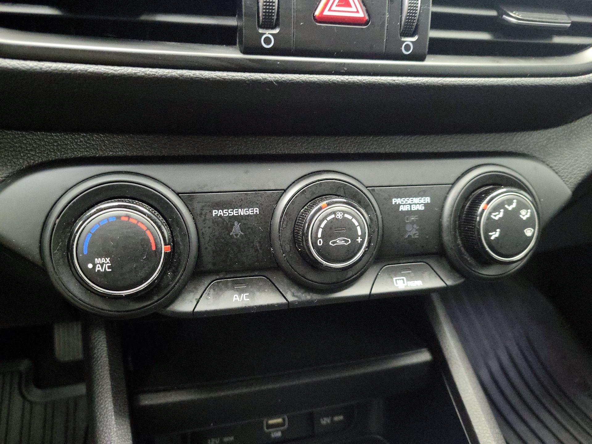 Thumbnail: 2022 Kia Forte - 16