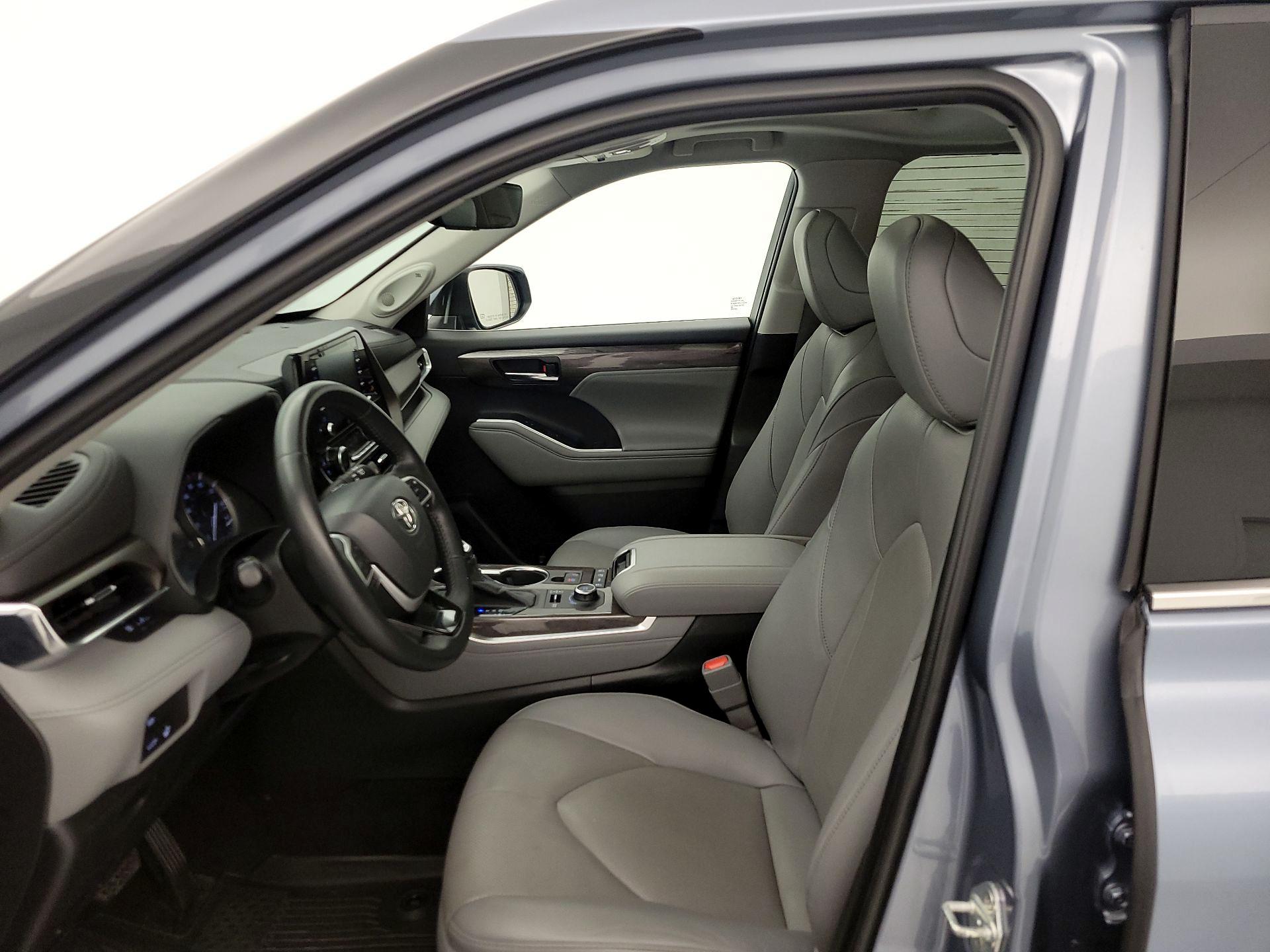 Thumbnail: 2022 Toyota Highlander - 11