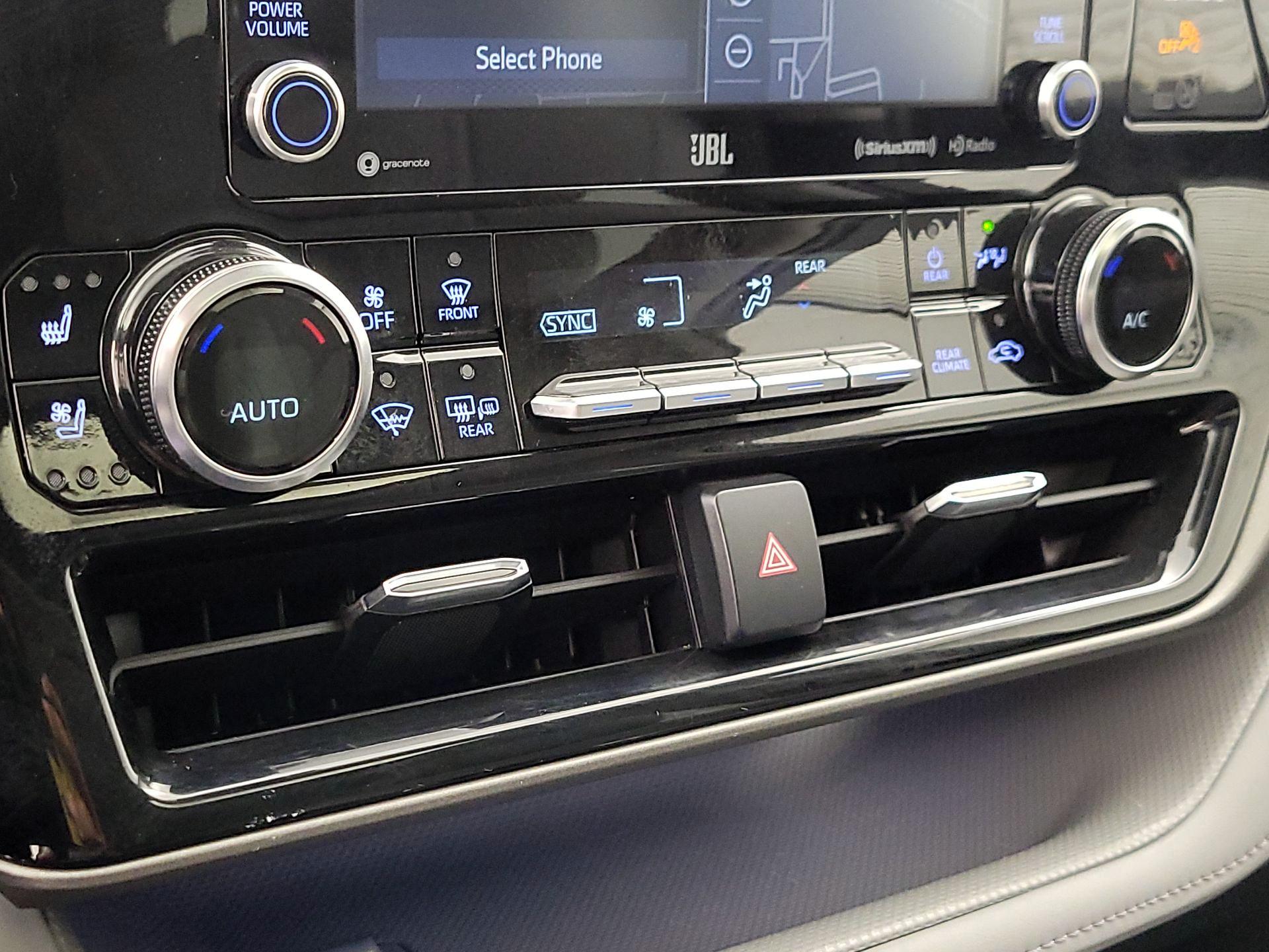 Thumbnail: 2022 Toyota Highlander - 17