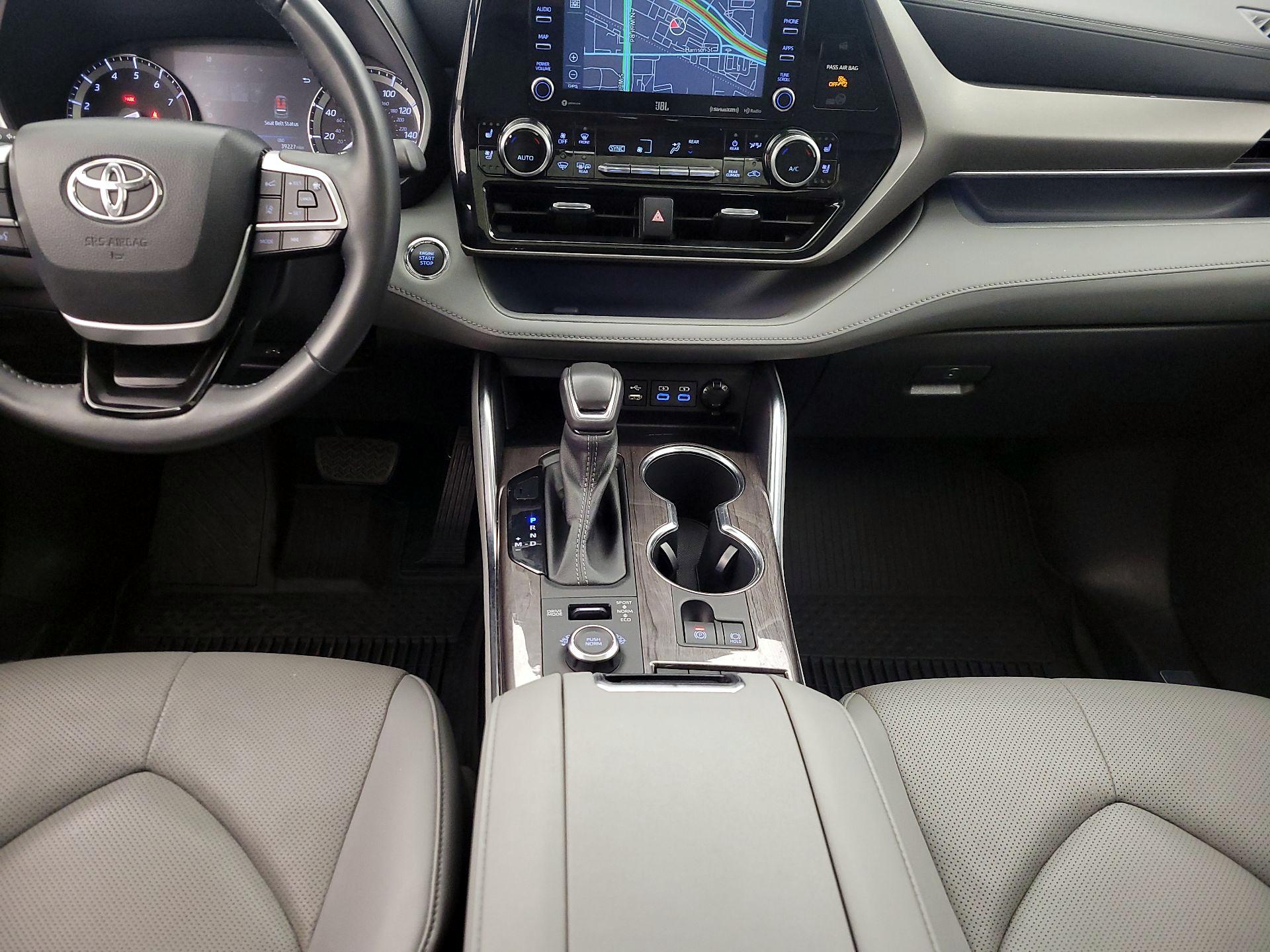 Thumbnail: 2022 Toyota Highlander - 18