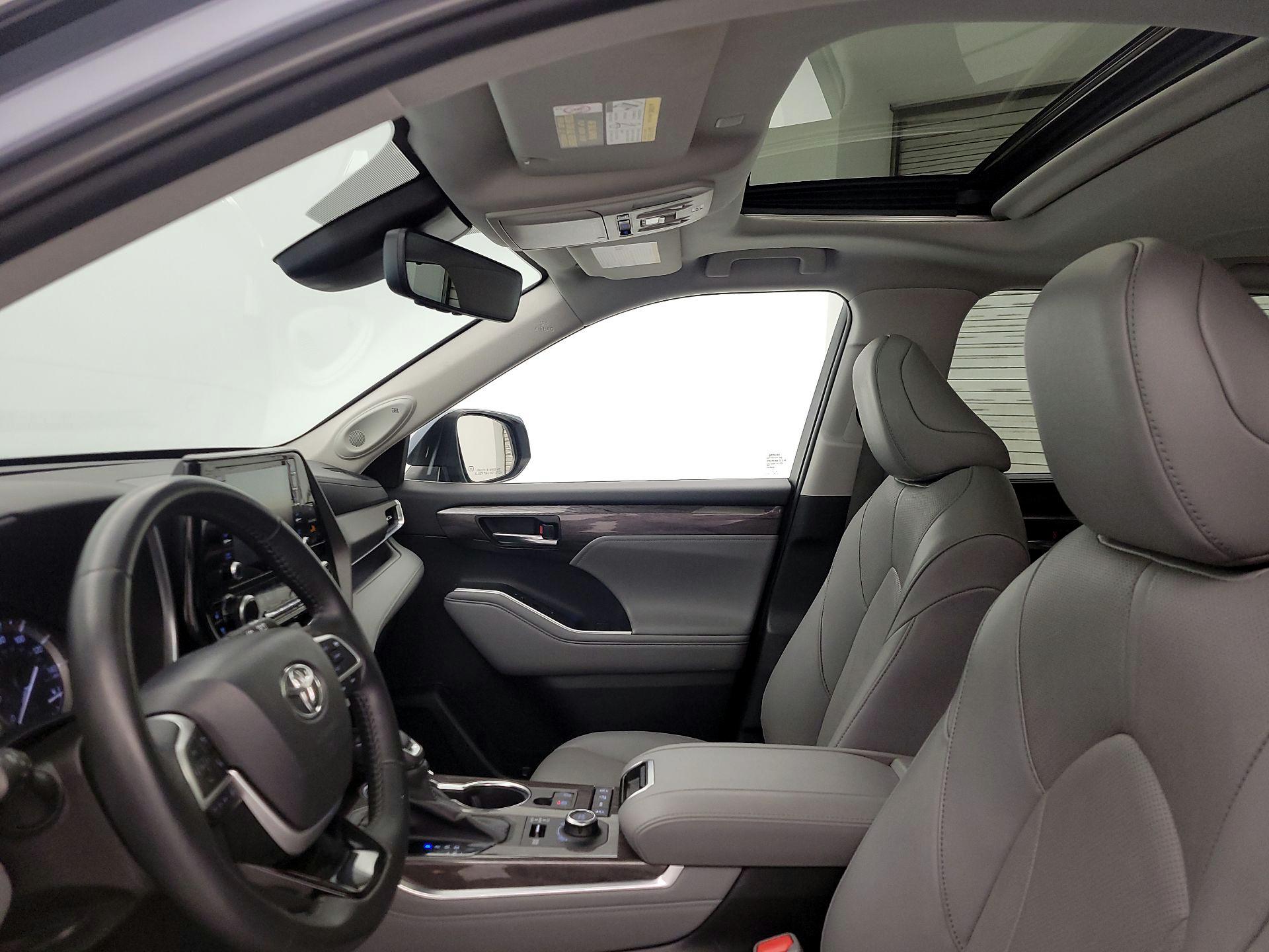 Thumbnail: 2022 Toyota Highlander - 20