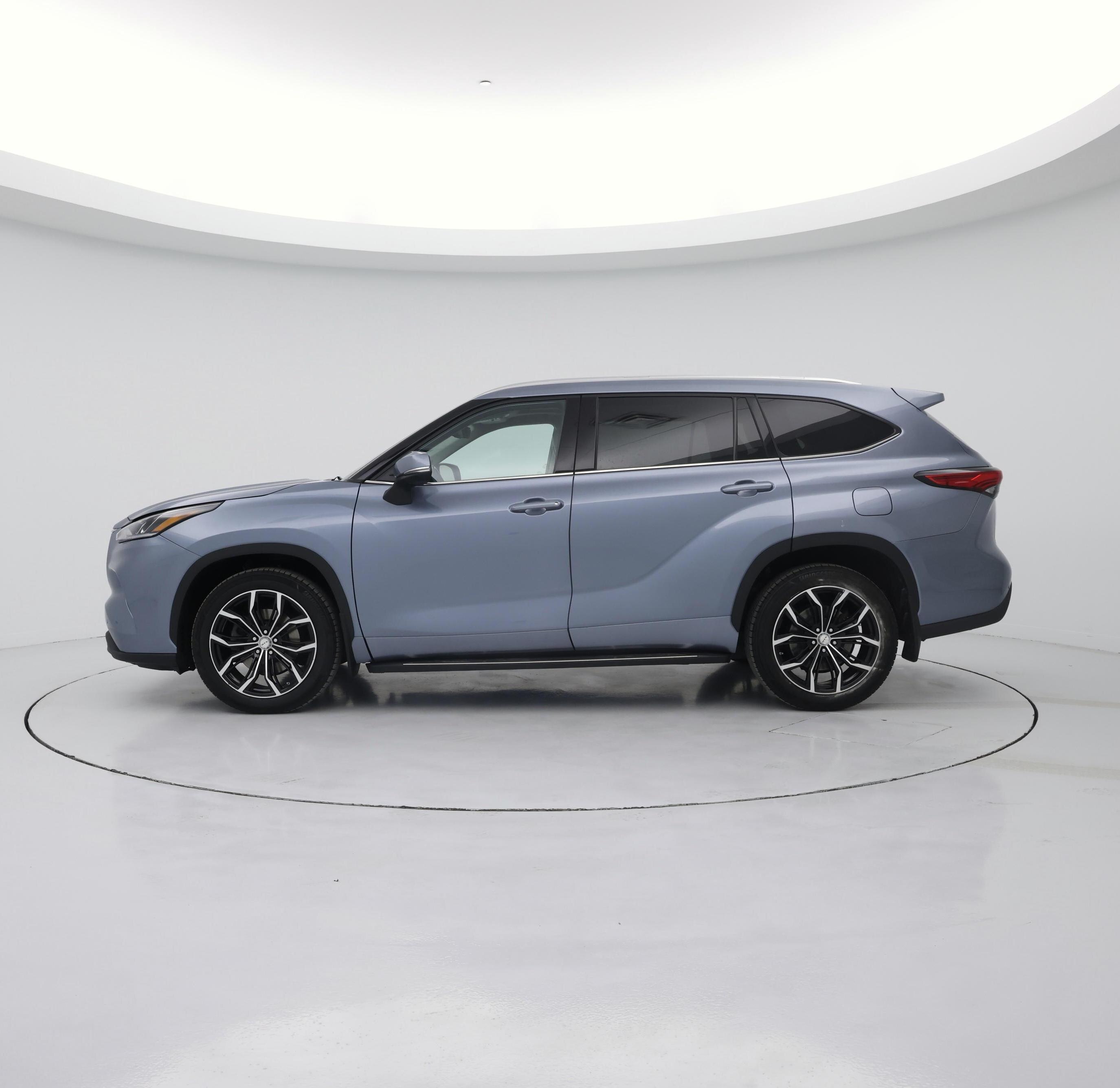 Thumbnail: 2022 Toyota Highlander - 3