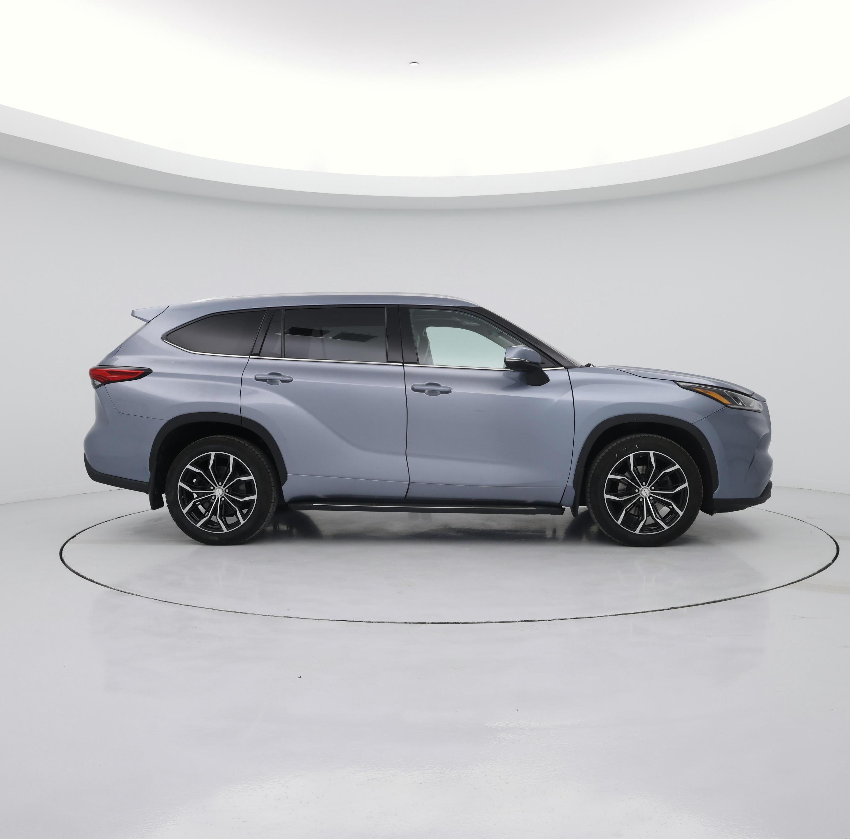 Thumbnail: 2022 Toyota Highlander - 7