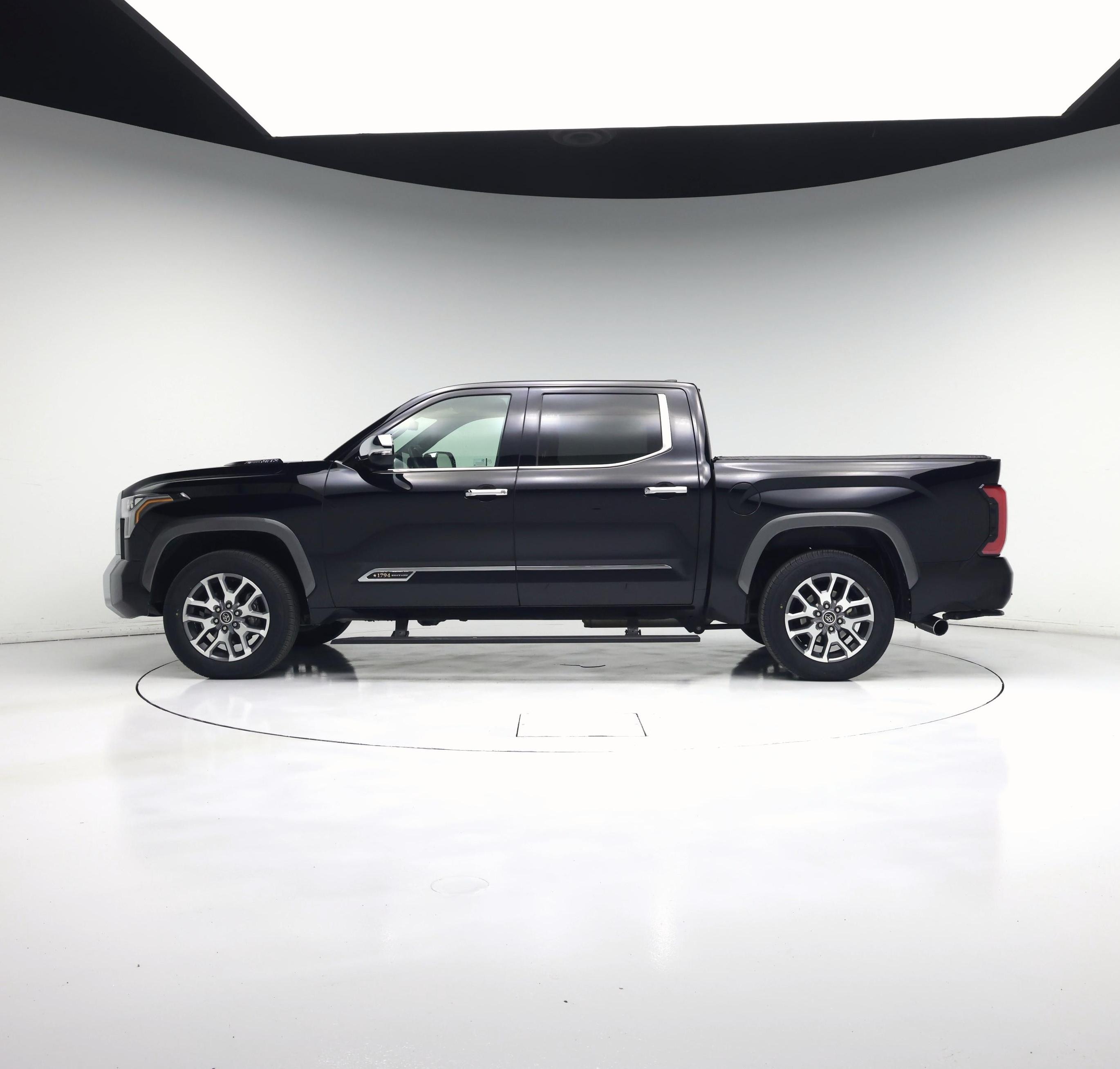 Thumbnail: 2022 Toyota Tundra - 3