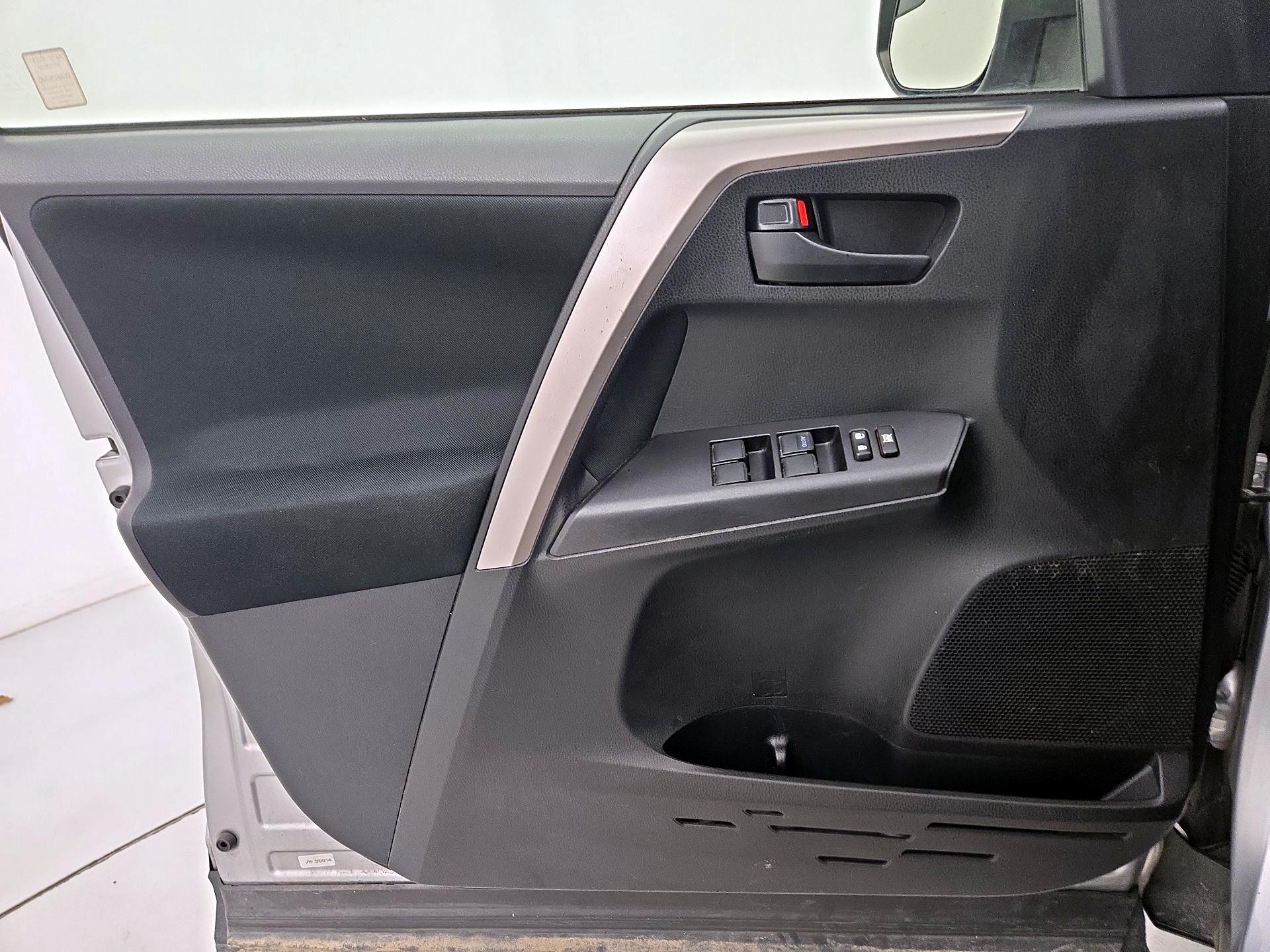 Thumbnail: 2018 Toyota RAV4 - 12