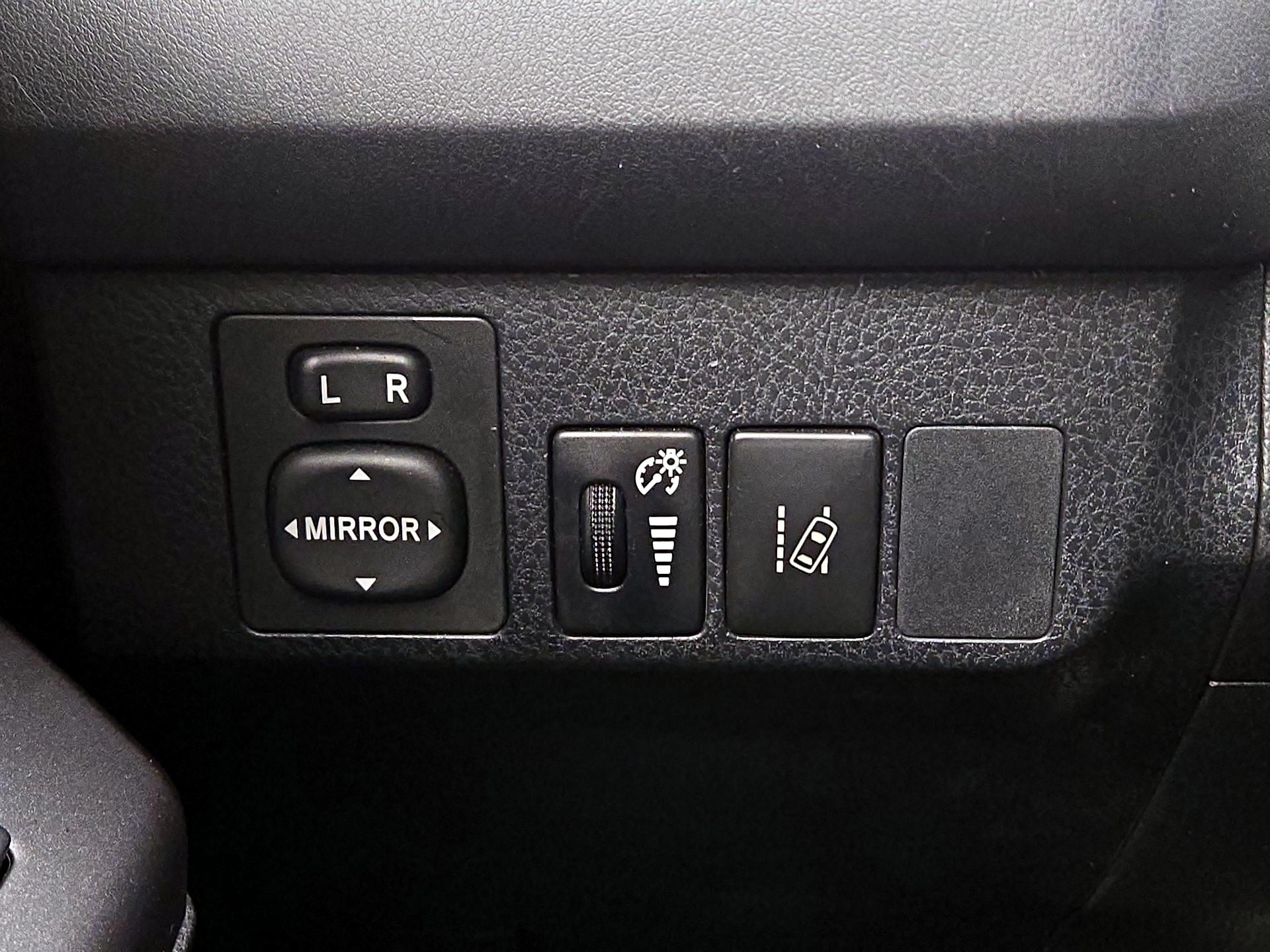 Thumbnail: 2018 Toyota RAV4 - 13