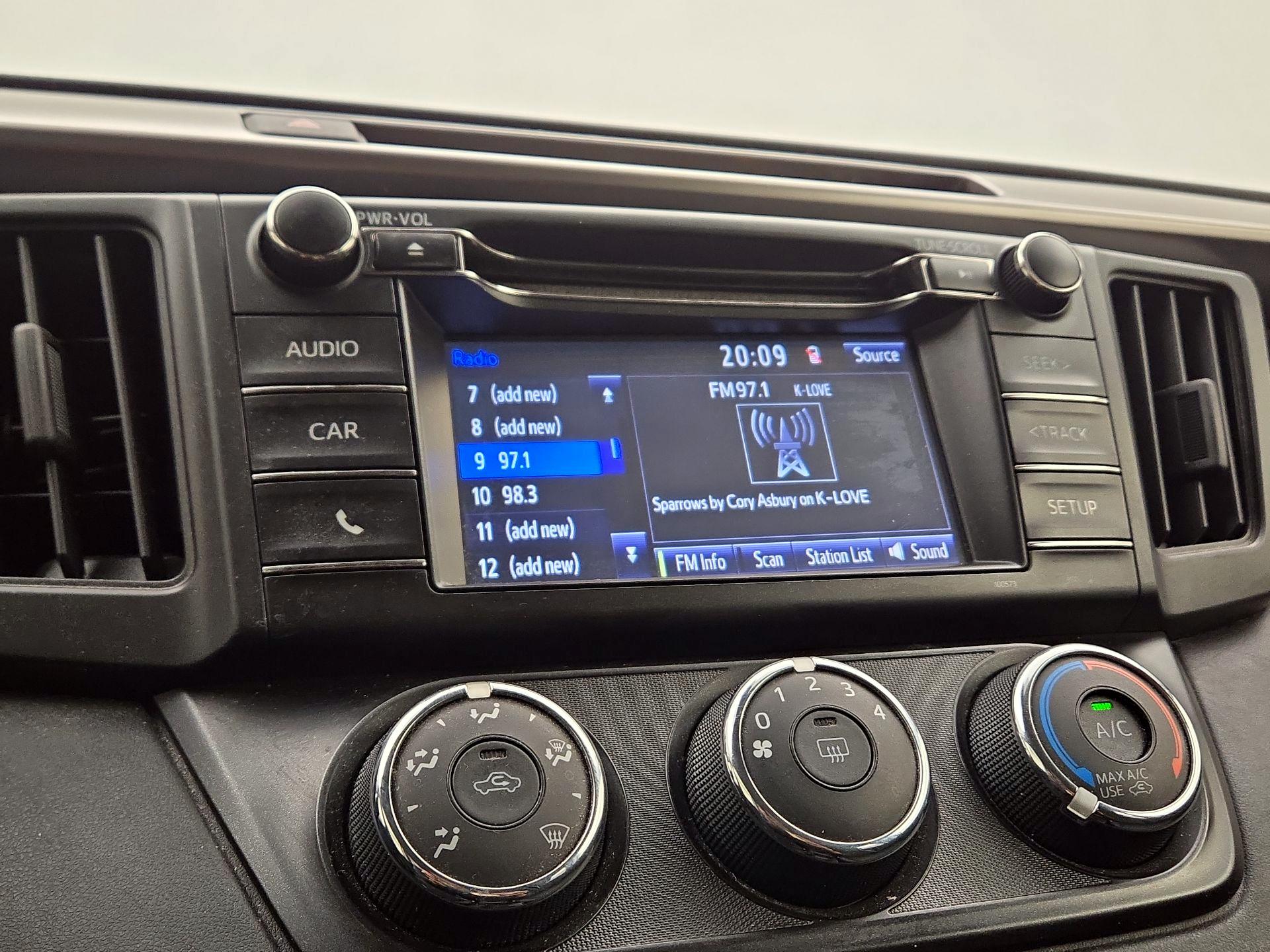 Thumbnail: 2018 Toyota RAV4 - 15