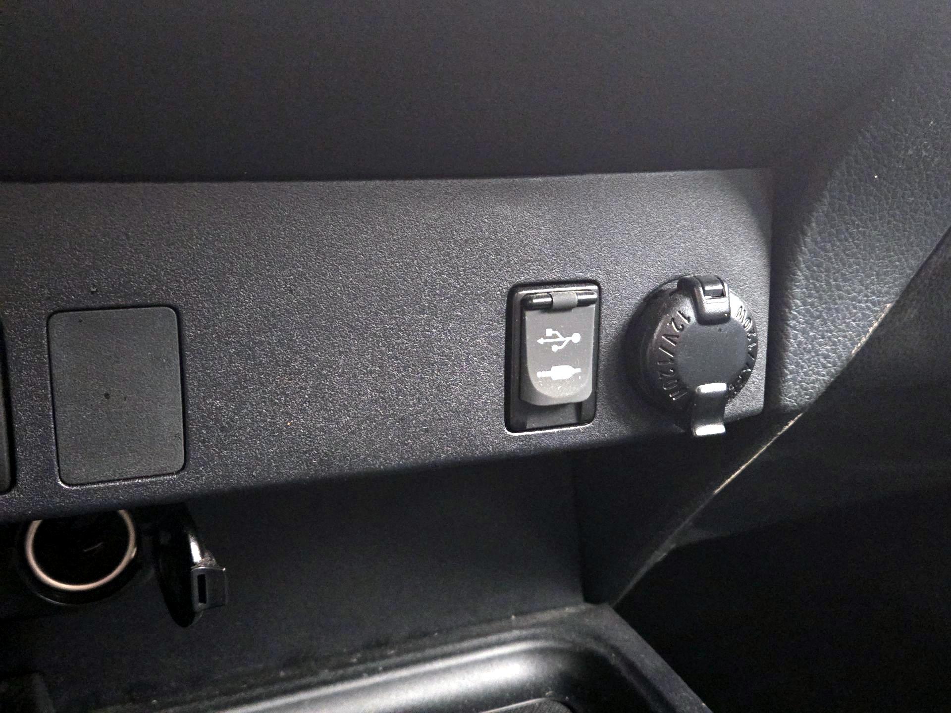 Thumbnail: 2018 Toyota RAV4 - 18