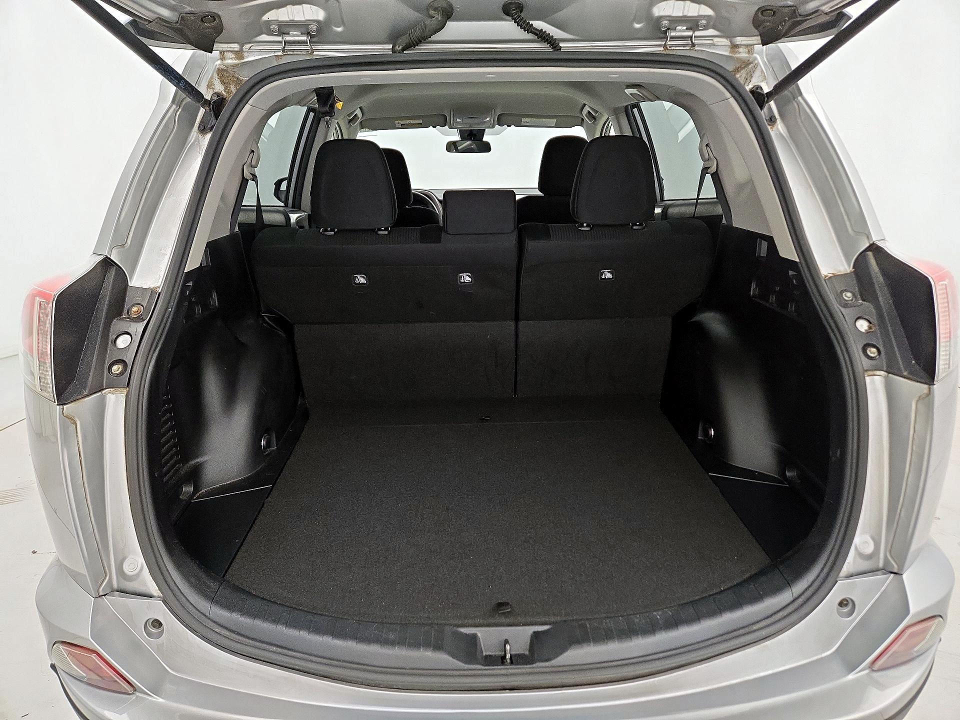 Thumbnail: 2018 Toyota RAV4 - 20